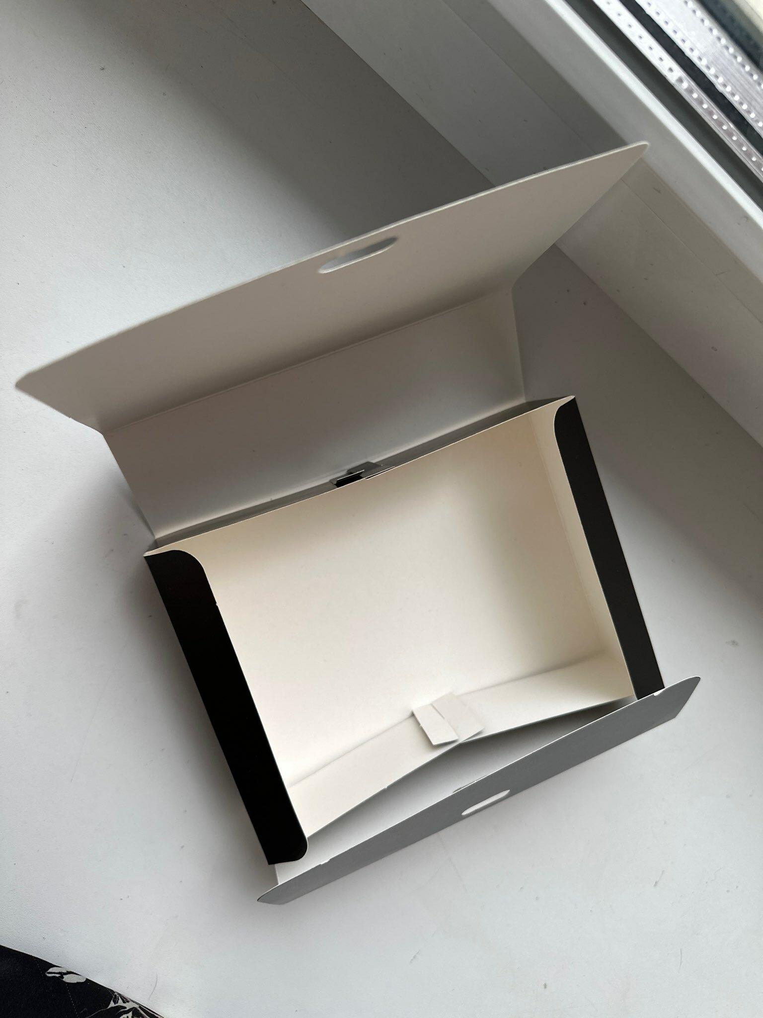 Фотография покупателя товара Коробка подарочная складная, упаковка, «Чёрная», 31 х 24.5 х 8 см, БЕЗ ЛЕНТЫ - Фото 3