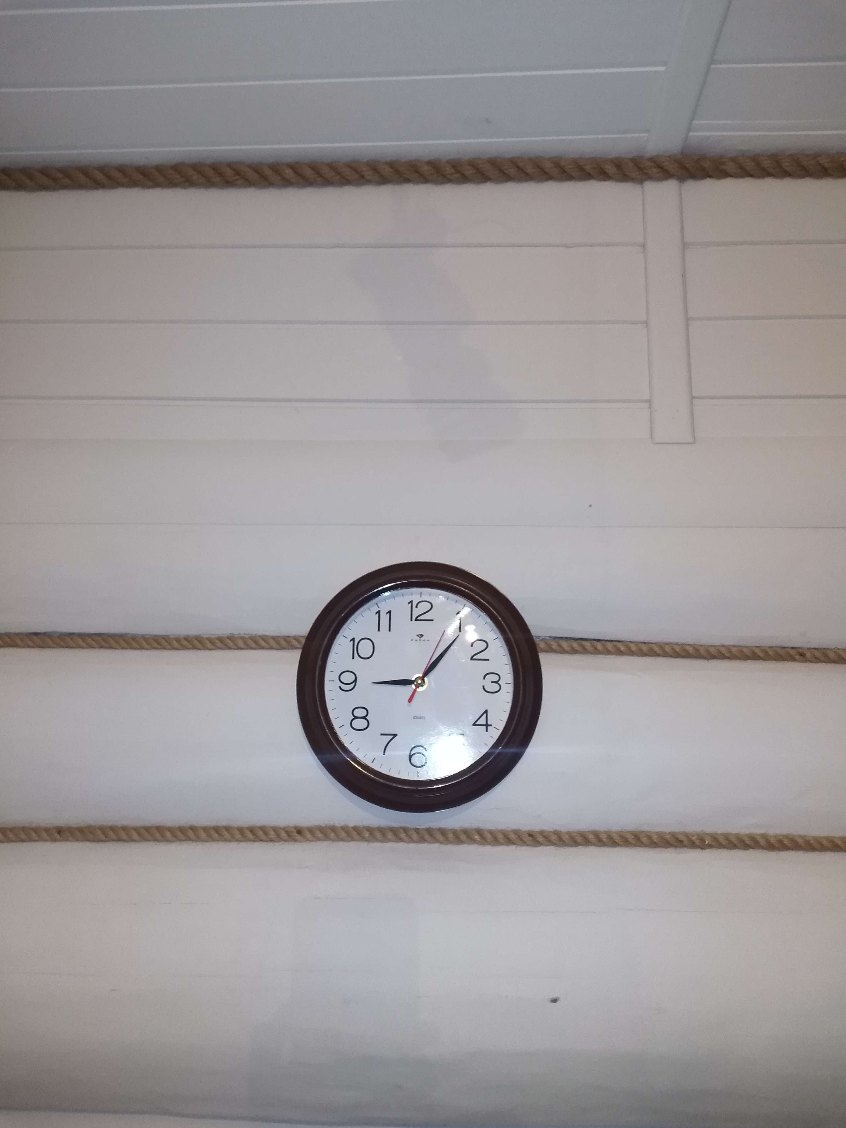 Фотография покупателя товара Часы настенные интерьерные "Классика", бесшумные, d-21 см, АА - Фото 1