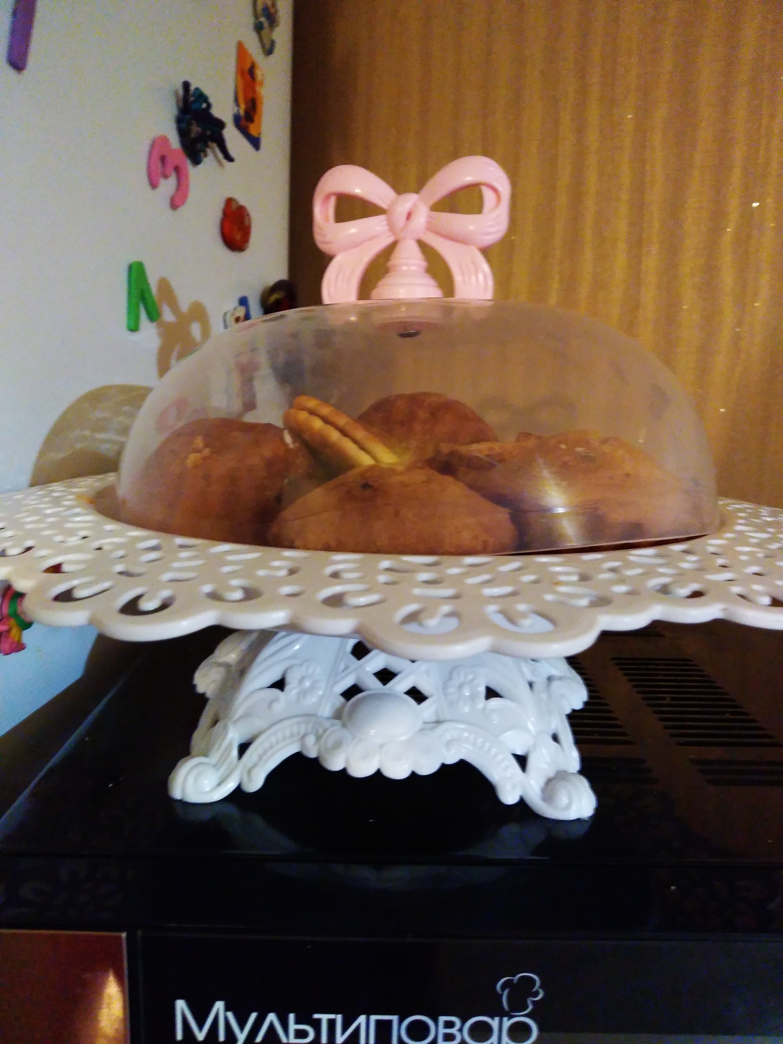 Фотография покупателя товара Блюдо для торта и пирожных с крышкой «Бант», d=20 см, цвет МИКС - Фото 6