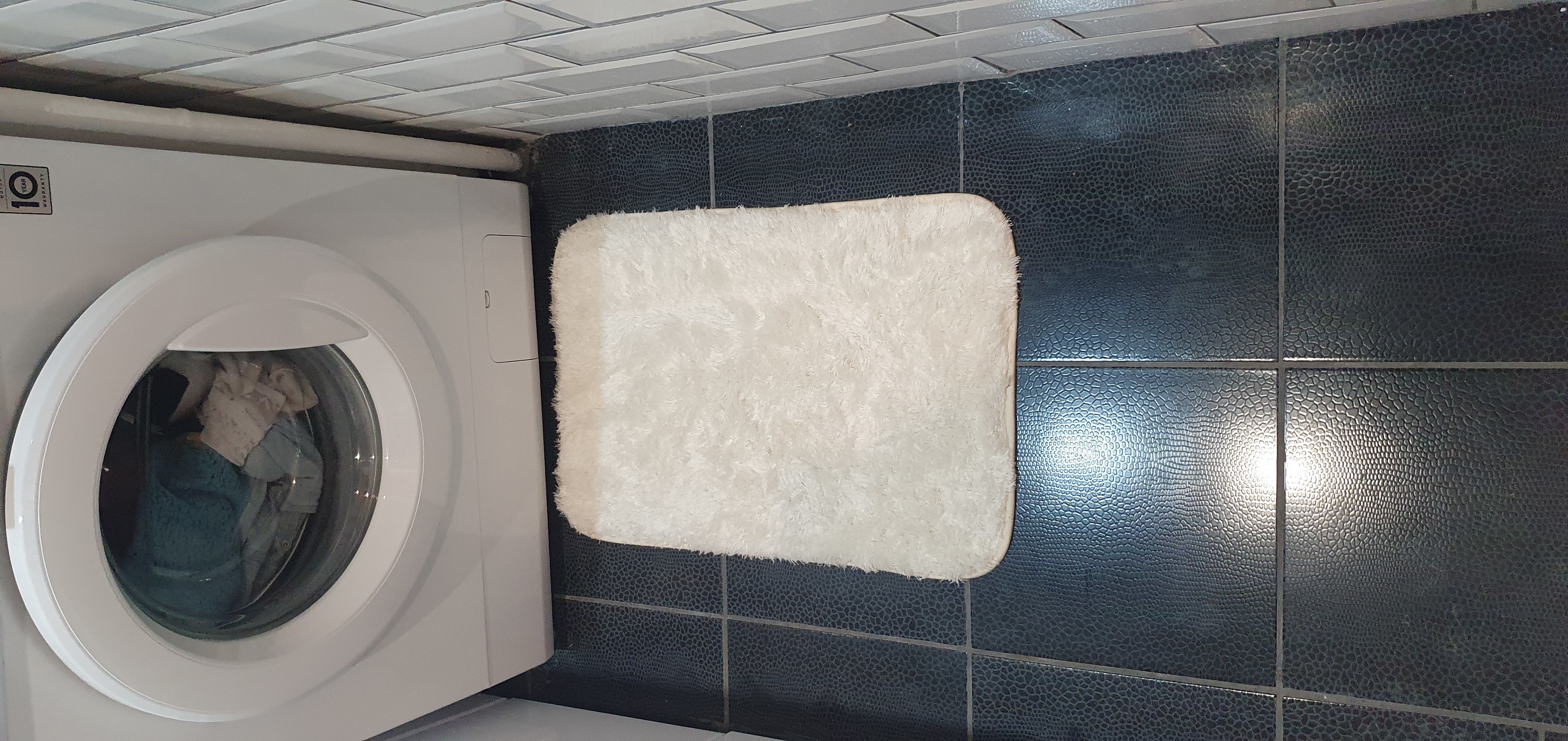 Фотография покупателя товара Набор ковриков для ванной и туалета Доляна «Пушистик», 2 шт, 38×40, 40×60 см, цвет коричневый - Фото 4