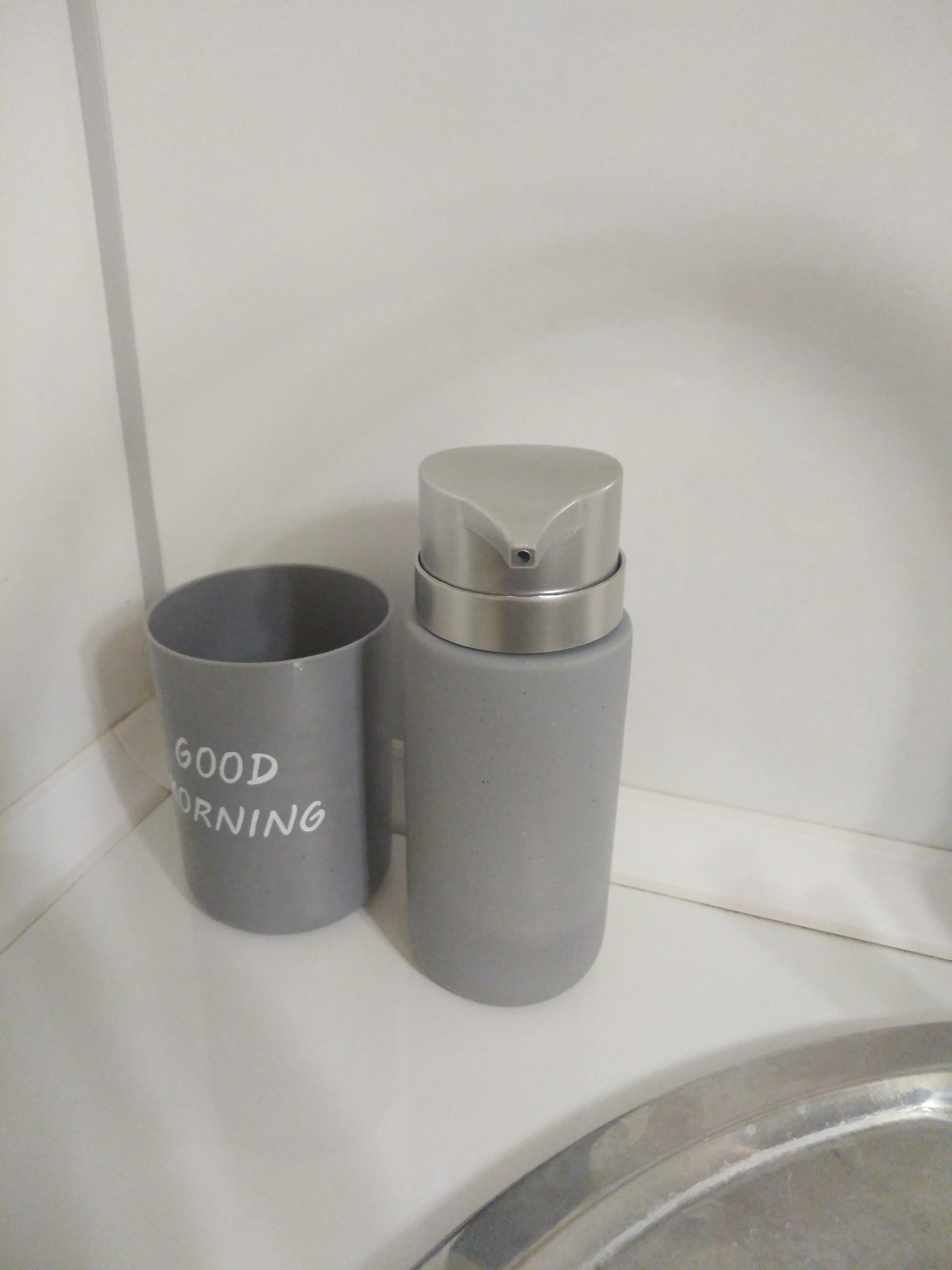 Фотография покупателя товара Дозатор для жидкого мыла Доляна «Тринити», 330 мл, цвет серый - Фото 1