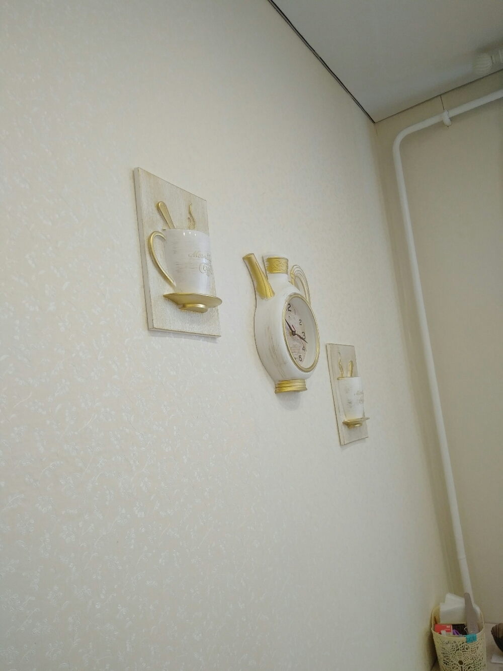 Фотография покупателя товара Часы настенные интерьерные для кухни "Сангино", бесшумные, 26.5 х 24 см, d-13 см, белые, АА - Фото 13