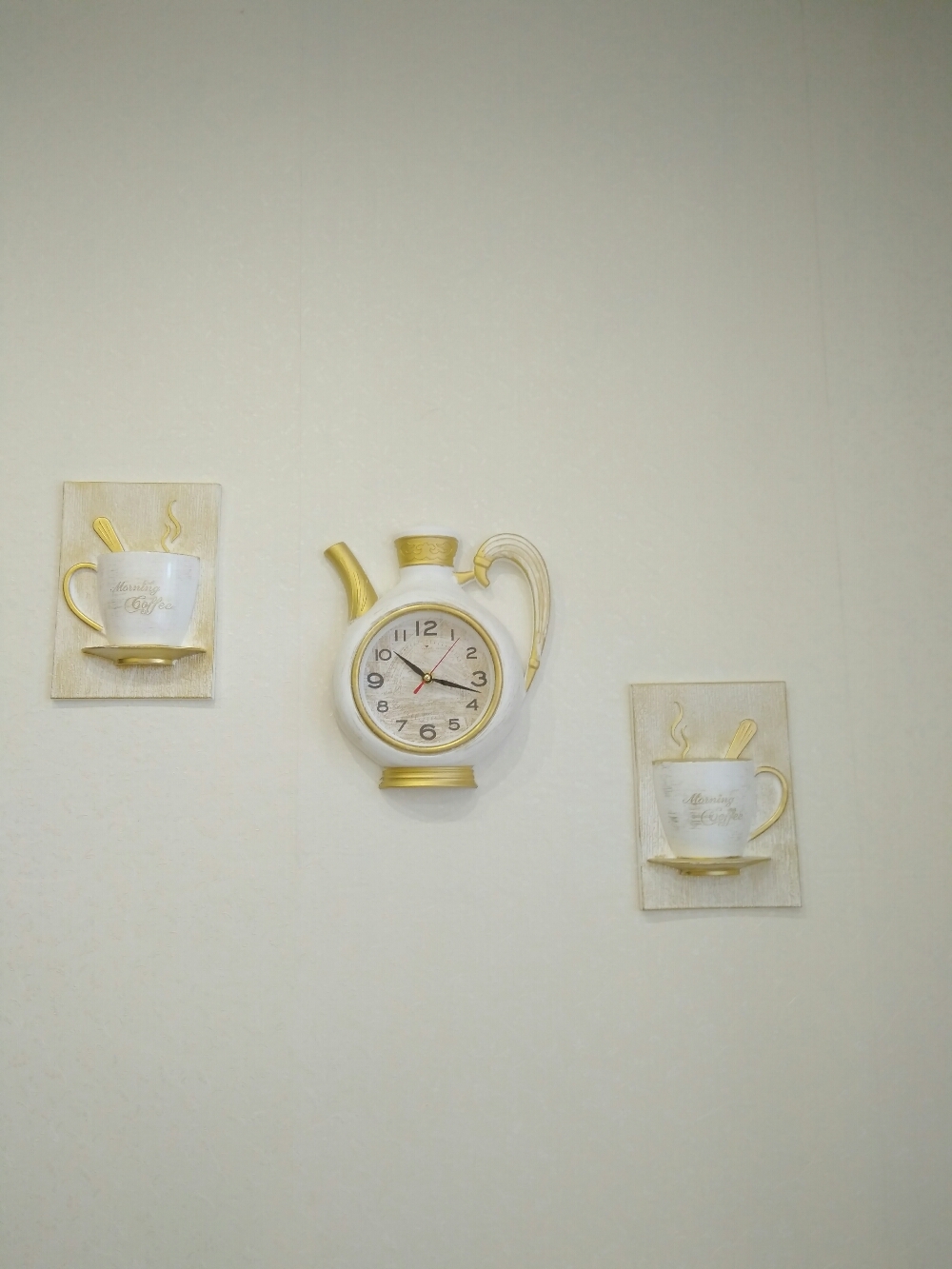 Фотография покупателя товара Часы настенные интерьерные для кухни "Сангино", бесшумные, 26.5 х 24 см, d-13 см, белые, АА - Фото 14