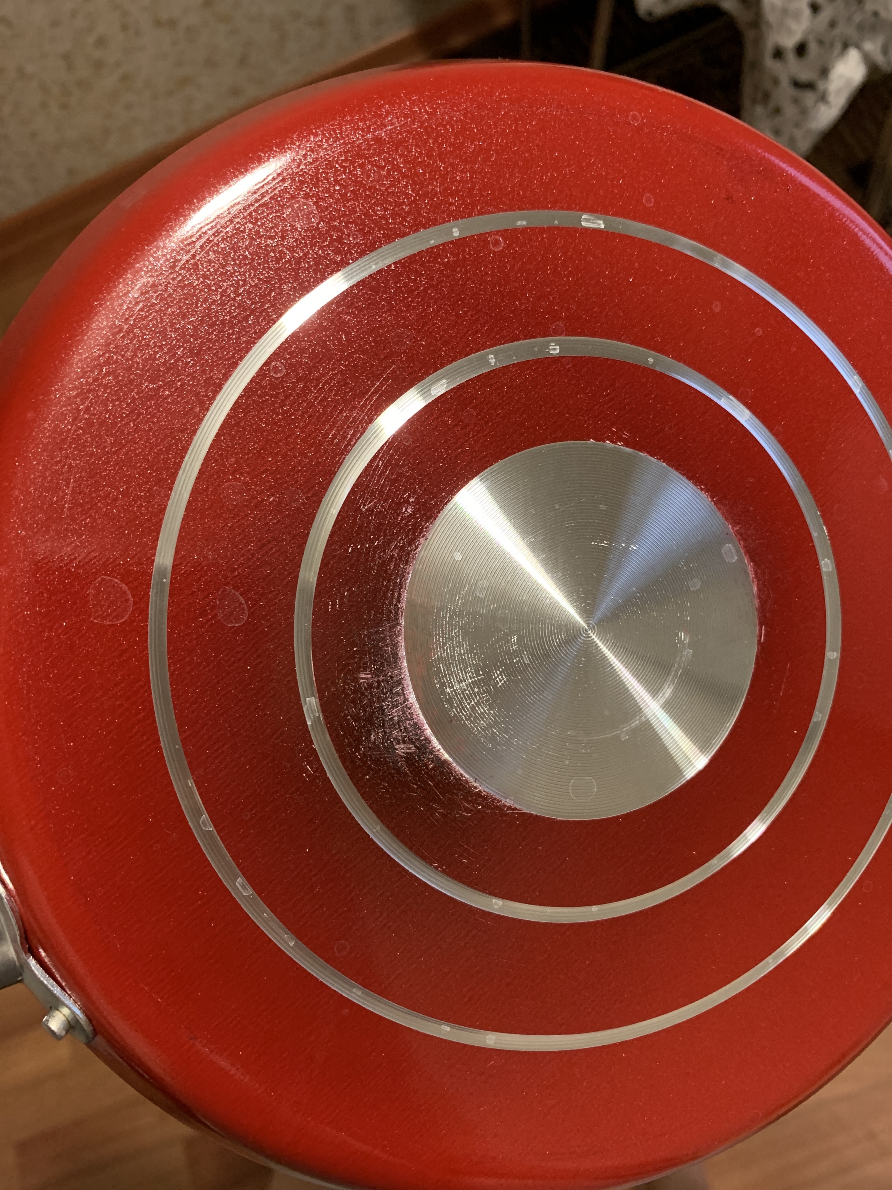 Фотография покупателя товара Сковорода блинная Доляна, d=22 см, пластиковая ручка, антипригарное покрытие, цвет красный
