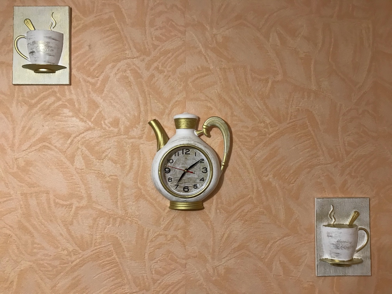Фотография покупателя товара Часы настенные интерьерные для кухни "Сангино", бесшумные, 26.5 х 24 см, d-13 см, белые, АА - Фото 12