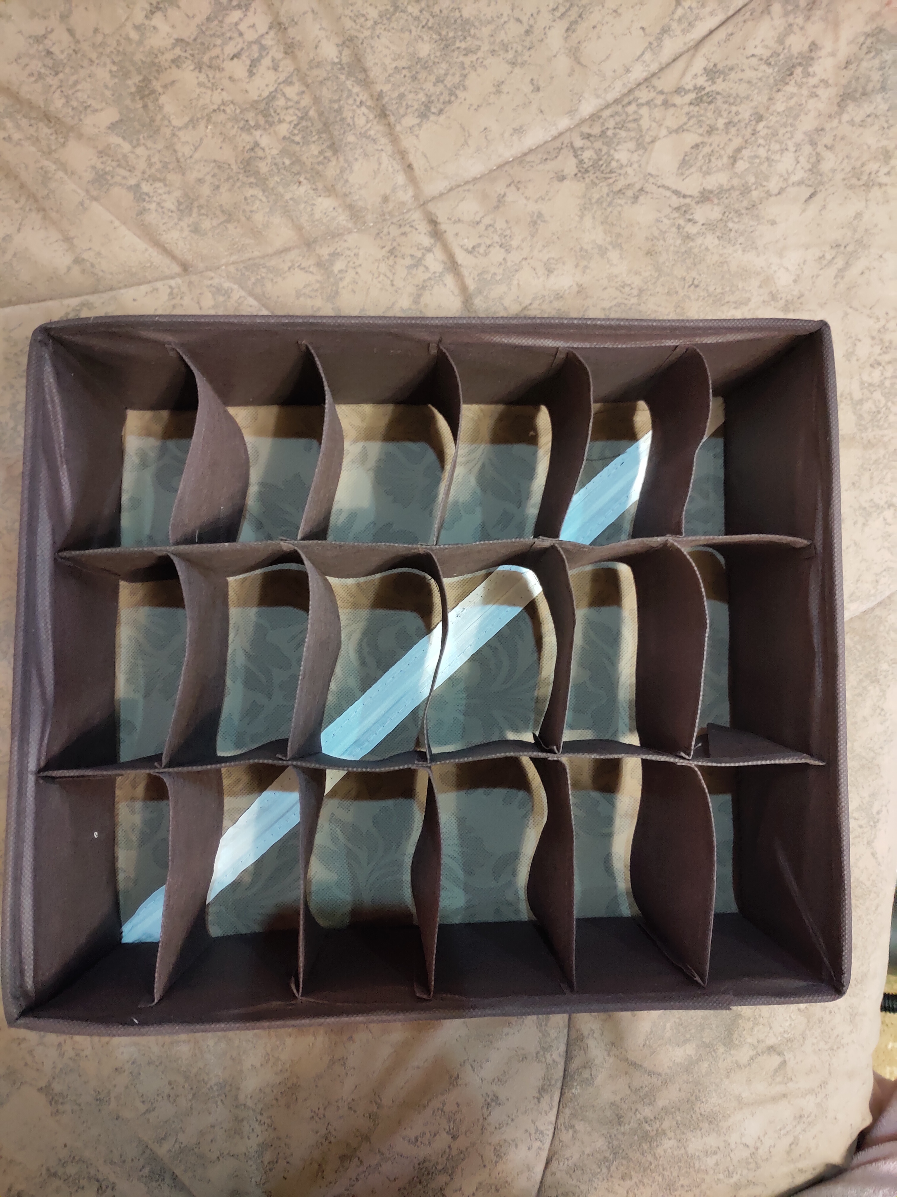 Фотография покупателя товара Органайзер для хранения белья «Вензель», 18 отделений, 35×30×12 см, цвет коричнево-бежевый - Фото 3