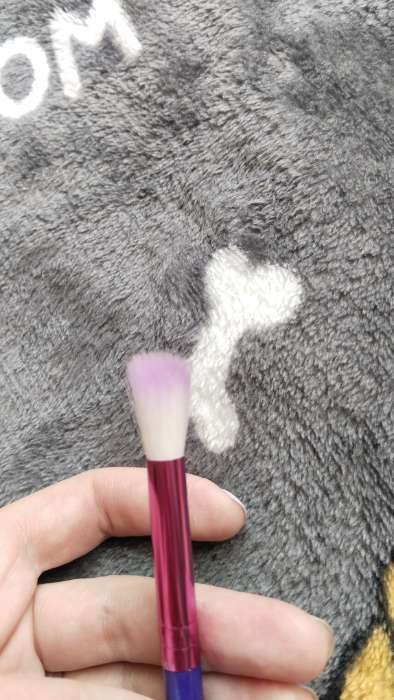 Фотография покупателя товара Кисть для макияжа «PENCIL», 17,5 см, цвет фиолетовый/розовый - Фото 1