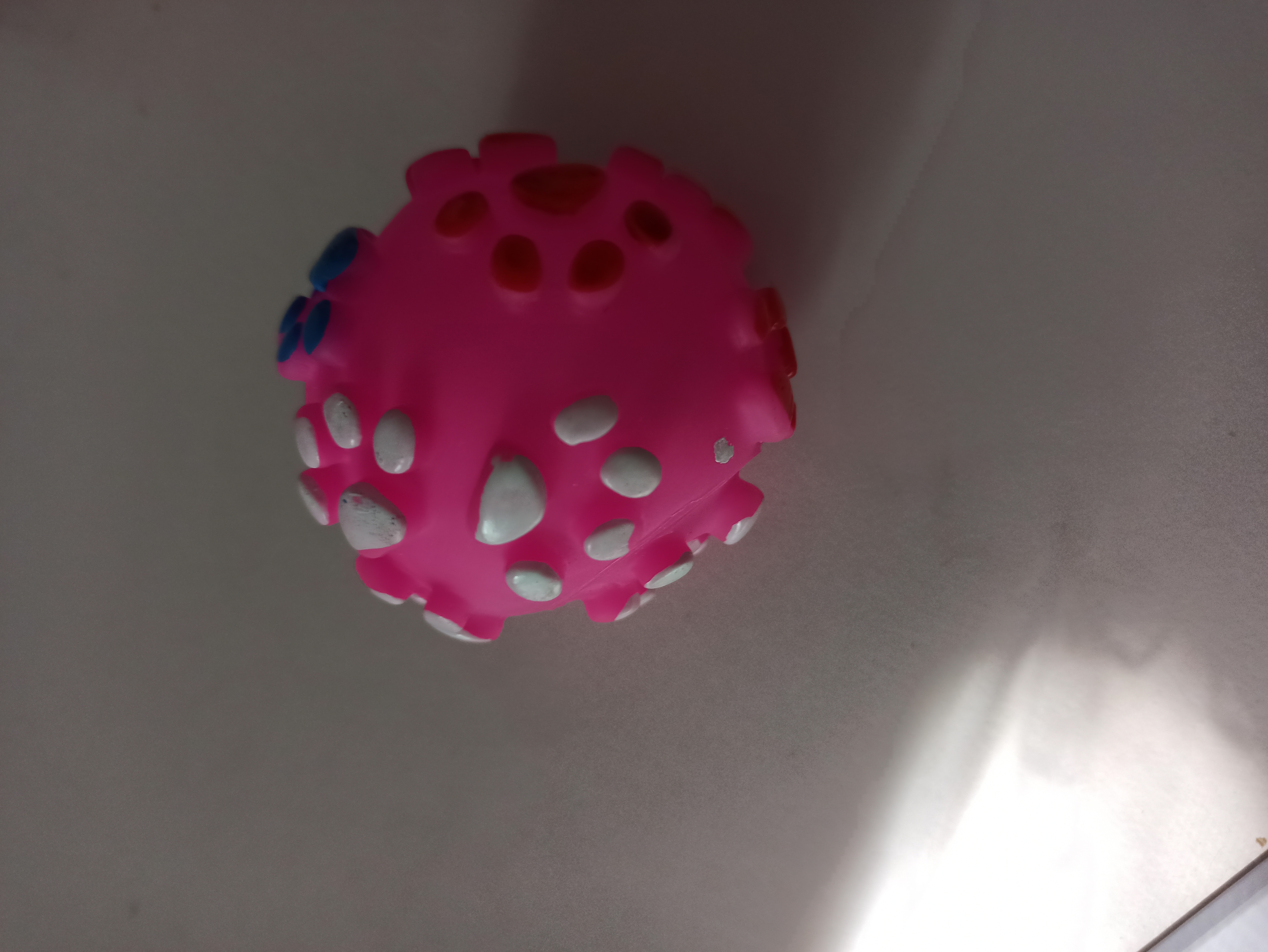 Фотография покупателя товара Игрушка пищащая "Мяч Лапка"для собак, 6,5 см, микс - Фото 1