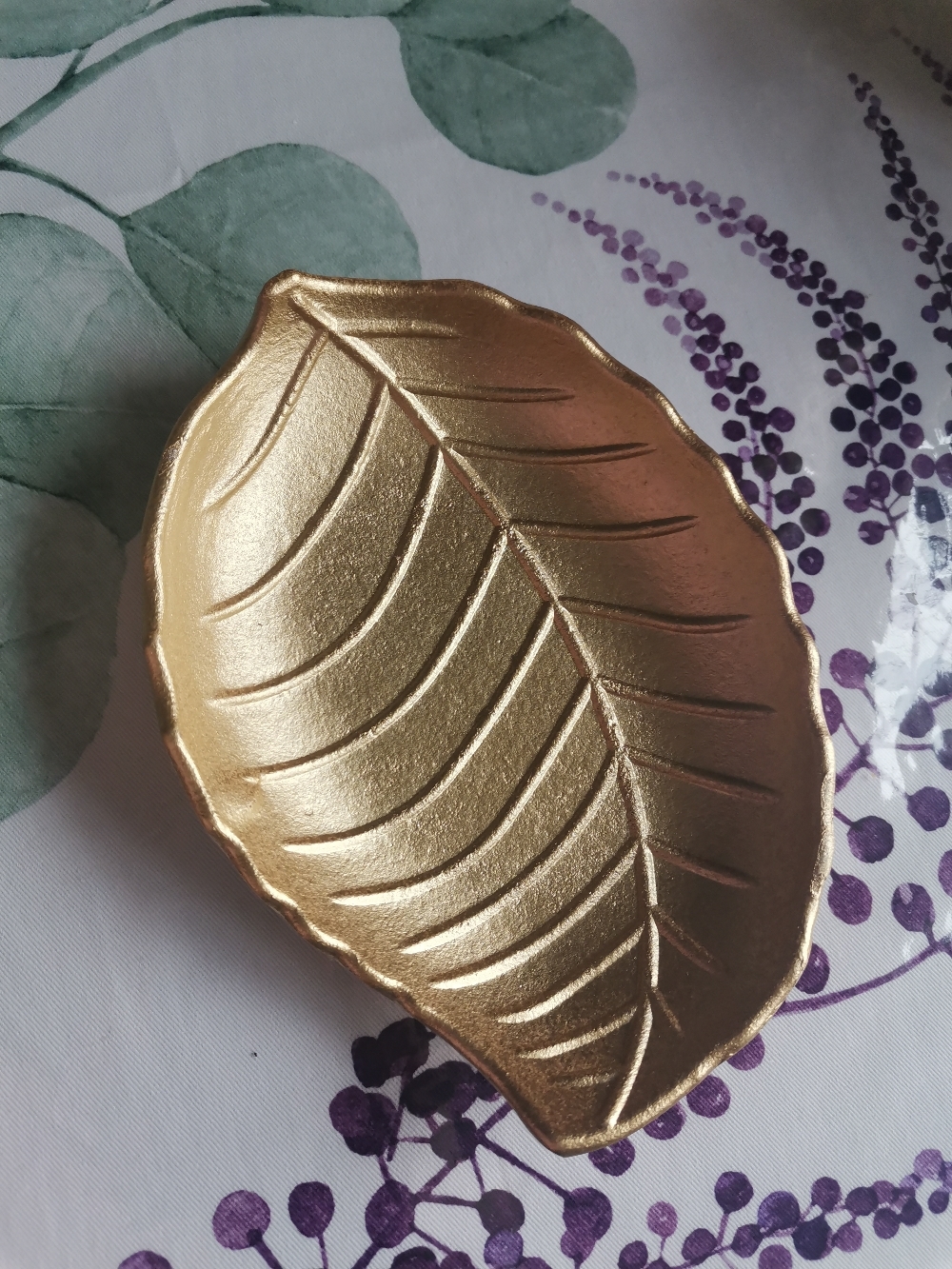 Фотография покупателя товара Блюдо для фруктов Доляна «Золотой лист», 18×13 см, цвет золотой - Фото 3