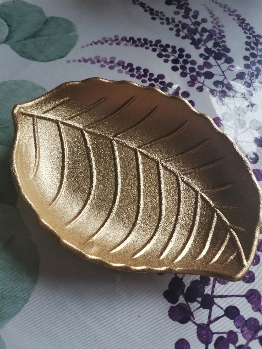 Фотография покупателя товара Блюдо для фруктов Доляна «Золотой лист», 18×13 см, цвет золотой - Фото 5