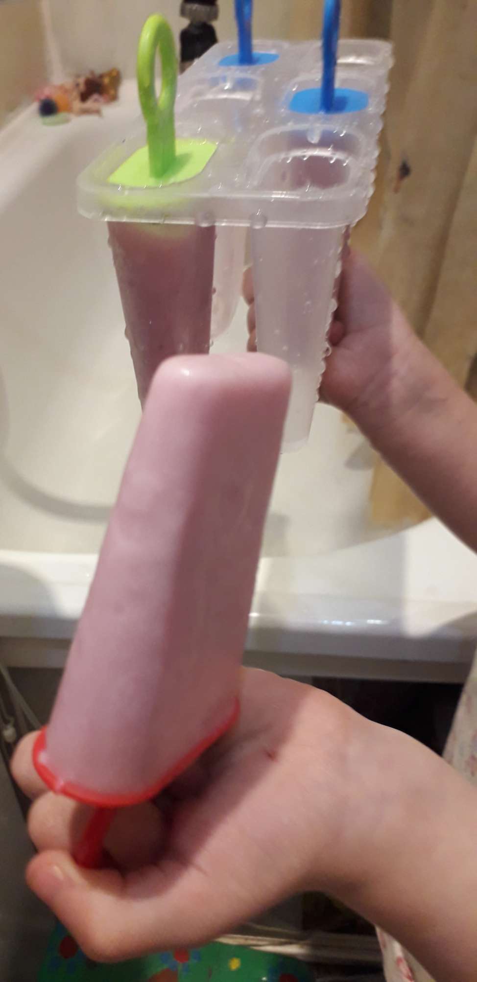 Фотография покупателя товара Форма для мороженого Доляна «Симпл», 6 ячеек, цвет МИКС - Фото 4