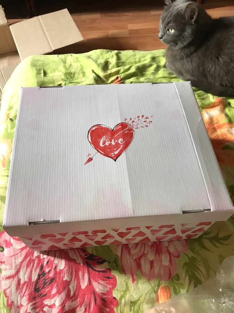 Фотография покупателя товара Коробка подарочная складная, упаковка, «Любовь вокруг», 31,2 х 25,6 х 16,1 см - Фото 8
