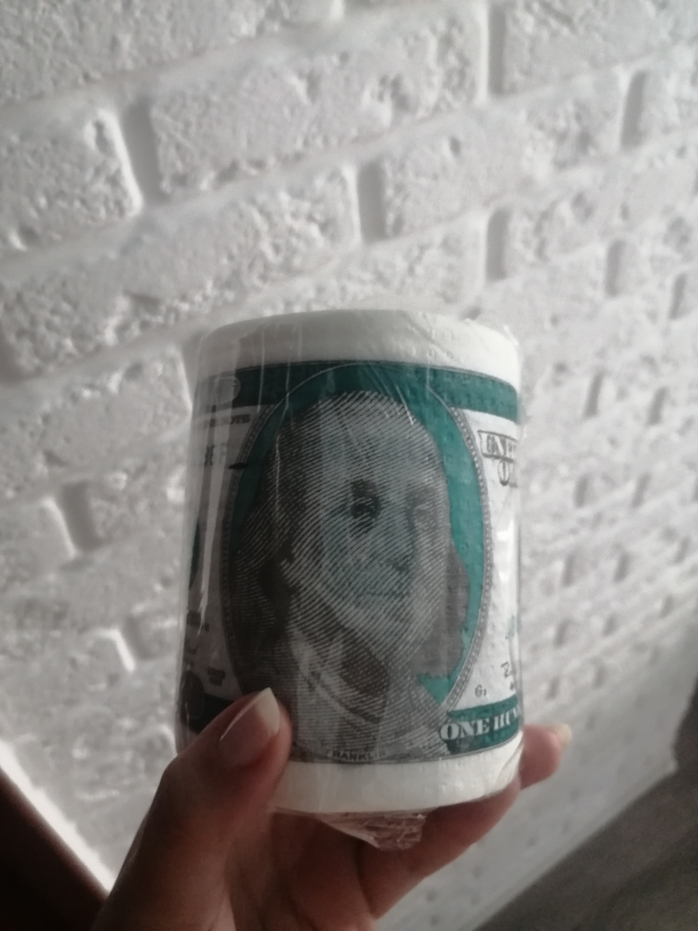 Фотография покупателя товара Сувенирная туалетная бумага "100 долларов", 9,5х10х9,5 см - Фото 9