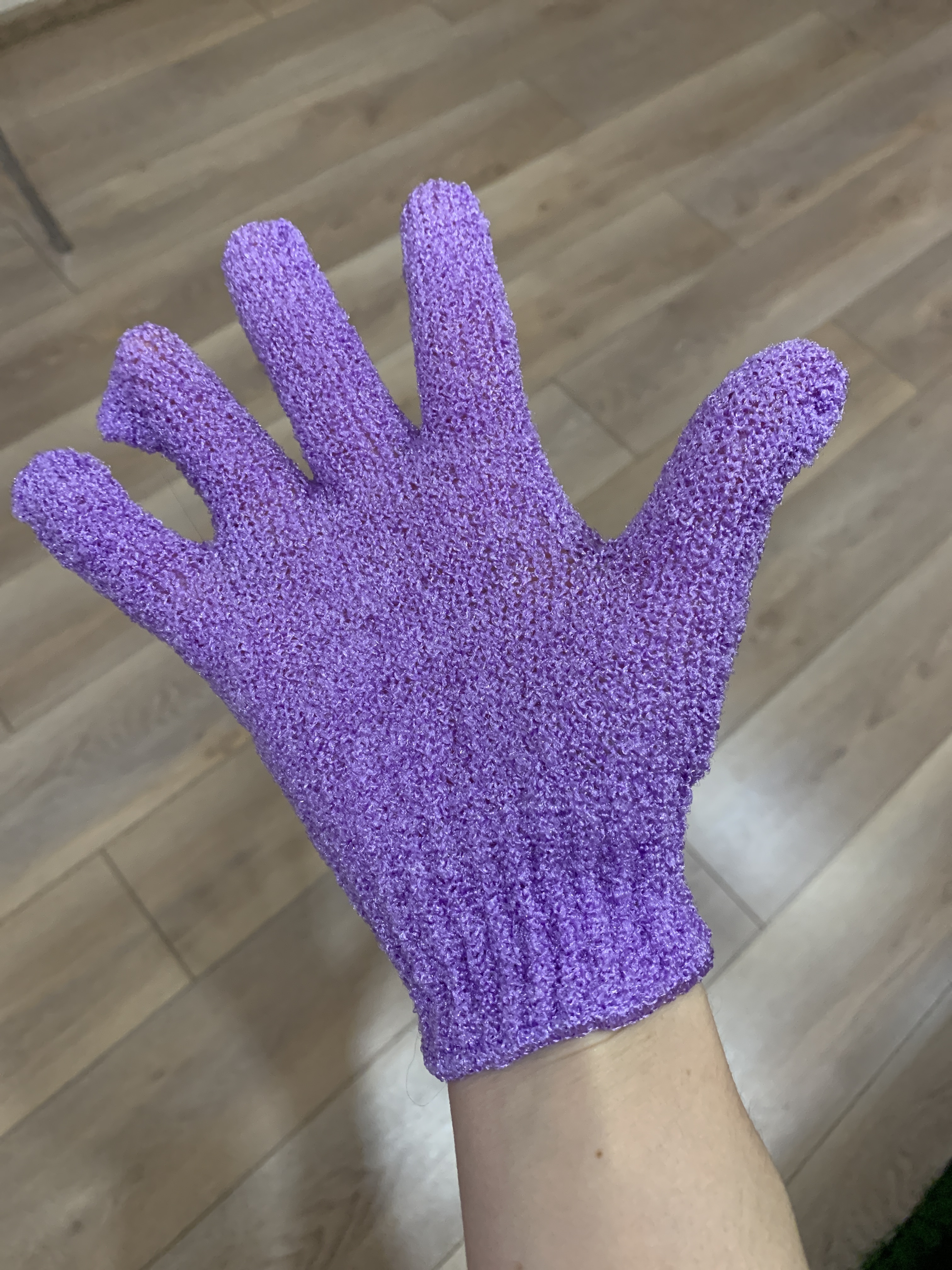 Фотография покупателя товара Мочалка-перчатка массажная однотонная 18х14 см, цвет МИКС