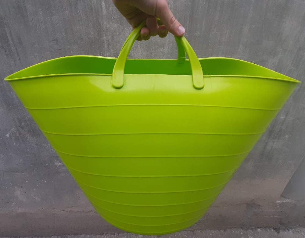 Фотография покупателя товара Корзина для белья мягкая, 27 л, 37,5×37,5×30 см, цвет ярко-зелёный - Фото 3