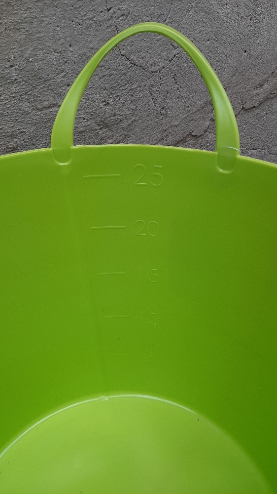 Фотография покупателя товара Корзина для белья мягкая, 27 л, 37,5×37,5×30 см, цвет ярко-зелёный - Фото 4