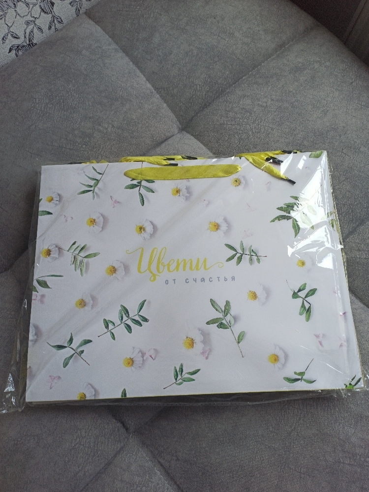 Фотография покупателя товара Пакет подарочный ламинированный горизонтальный, упаковка, «Цветочное счастье», ML 27 х 23 х 11,5 см - Фото 2