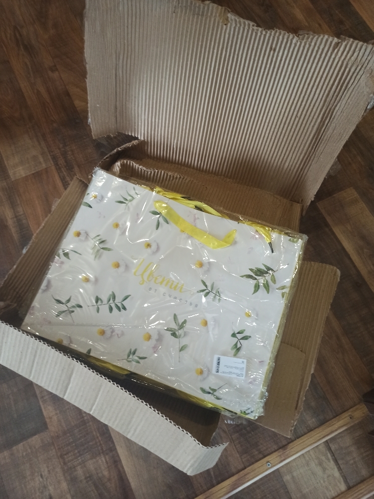 Фотография покупателя товара Пакет подарочный ламинированный горизонтальный, упаковка, «Цветочное счастье», ML 27 х 23 х 11,5 см - Фото 3
