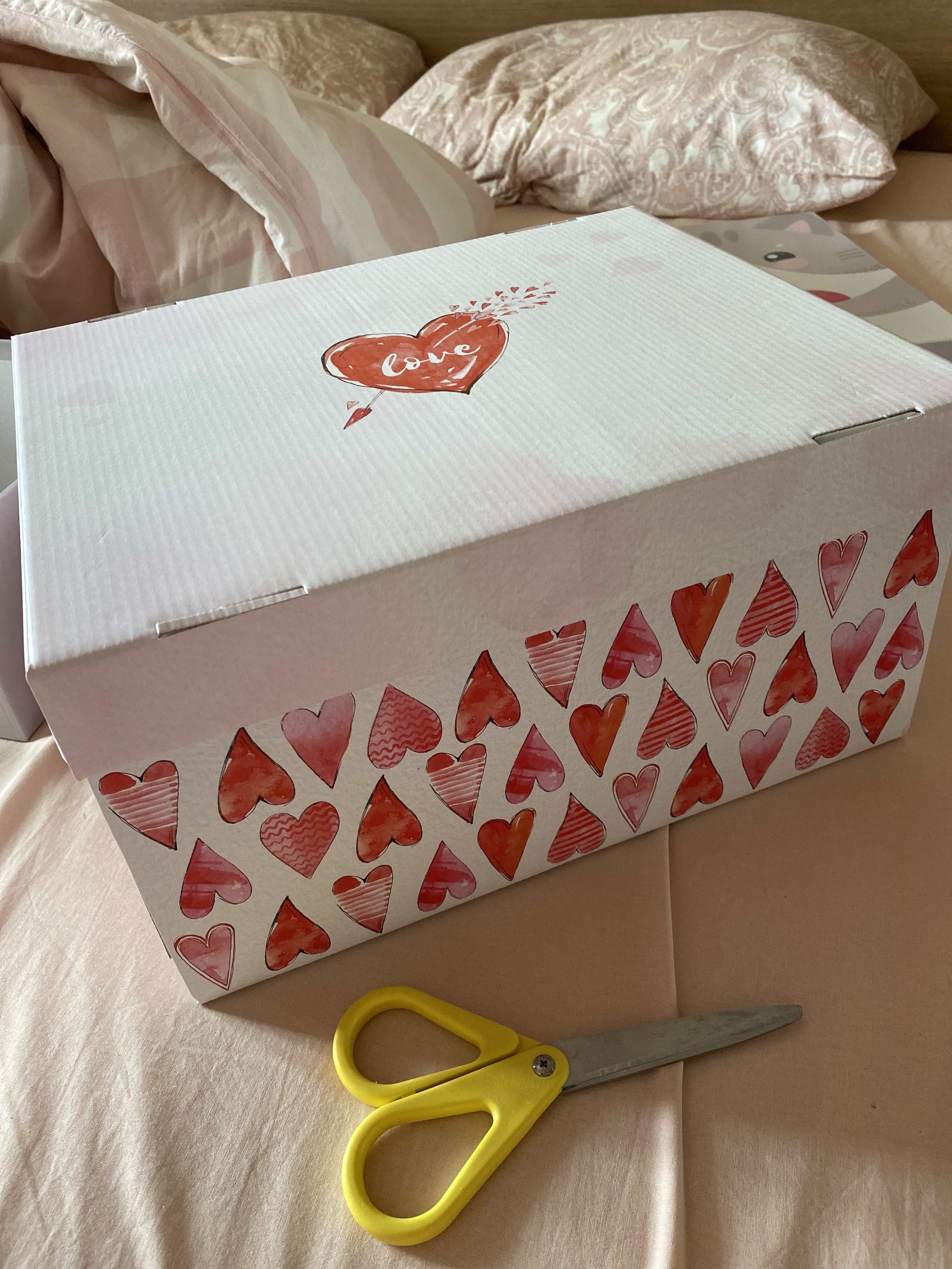 Фотография покупателя товара Коробка подарочная складная, упаковка, «Любовь вокруг», 31,2 х 25,6 х 16,1 см - Фото 4