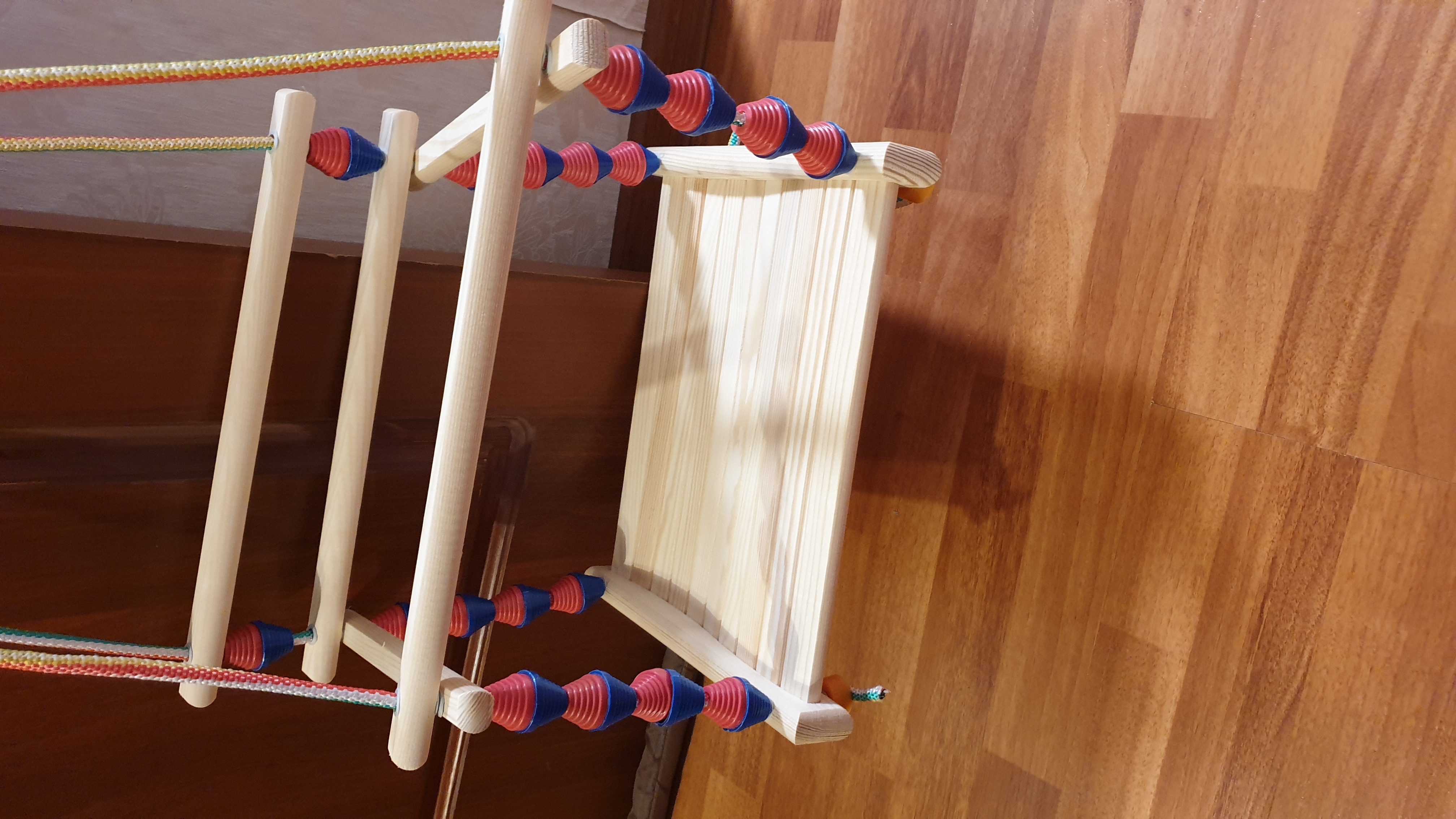 Фотография покупателя товара Качели детские подвесные "Волна", деревянные, сиденье 33×27см МИКС
