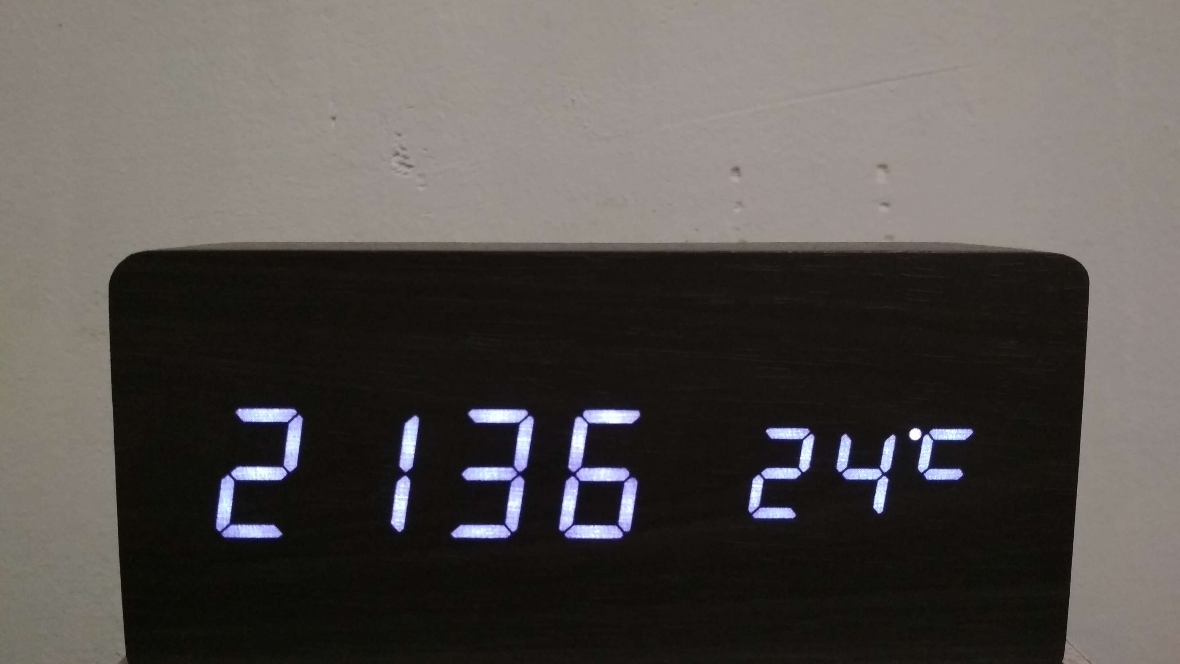 Фотография покупателя товара Часы - будильник электронные "Цифра-Т" настольные с термометром, деревянные, ААА, USB - Фото 1
