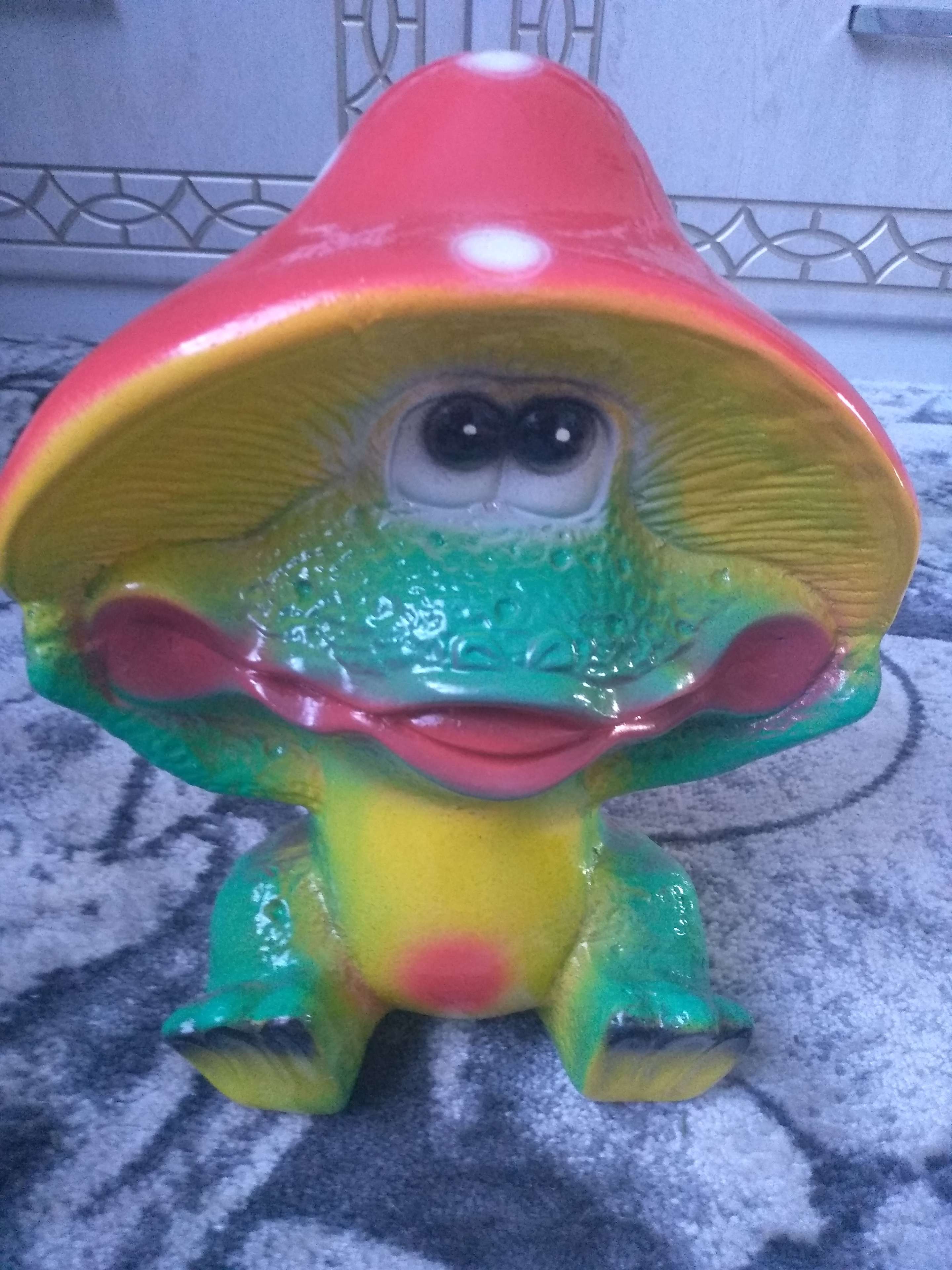 Фотография покупателя товара Садовая фигура "Лягушка Гриб", разноцветная, гипс, 29 см - Фото 2