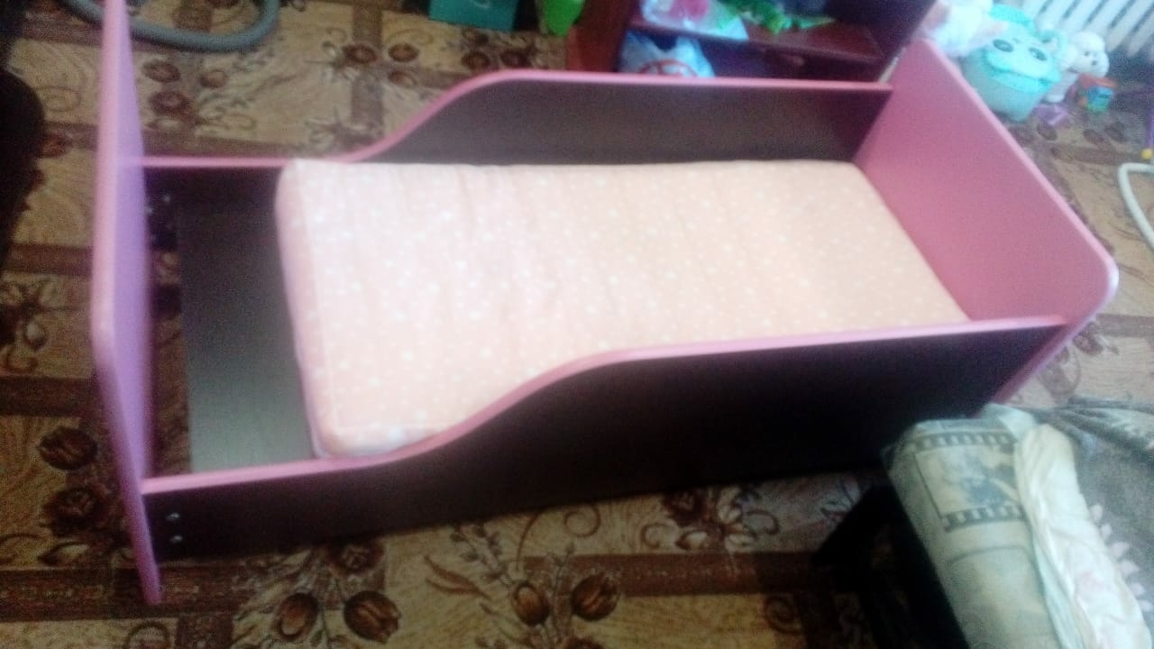 Фотография покупателя товара Кровать детская с бортом «Малышка №2», 600х1400 мм, цвет венге / светло-розовый - Фото 3