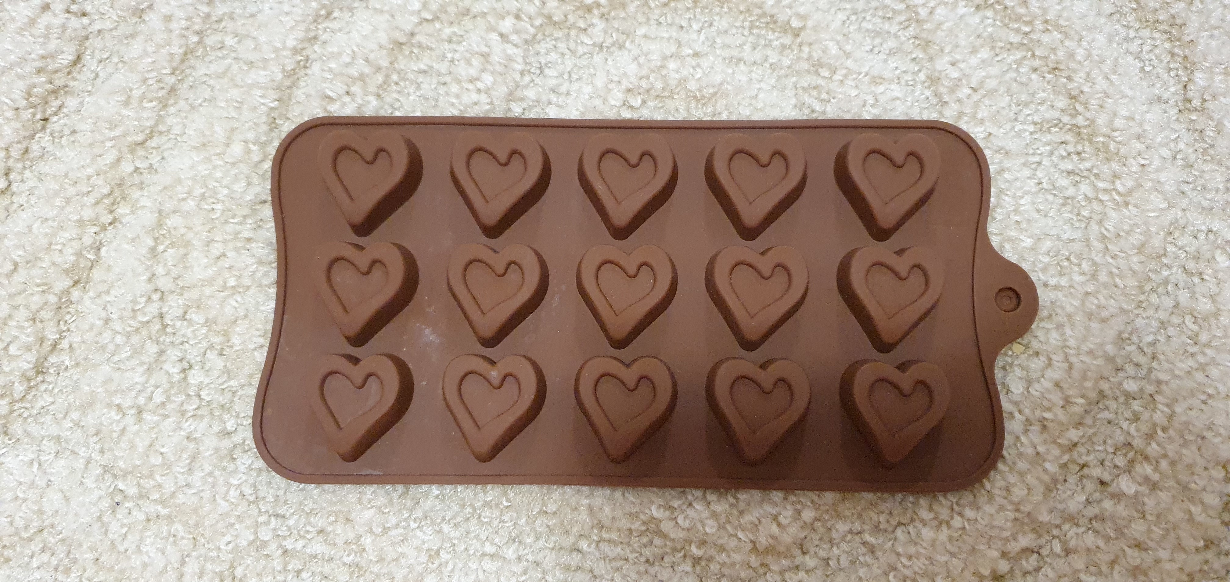 Фотография покупателя товара Форма для шоколада Доляна «Сердечко», силикон, 21×10 см, 15 ячеек (2,7×2,8 см), цвет МИКС - Фото 3