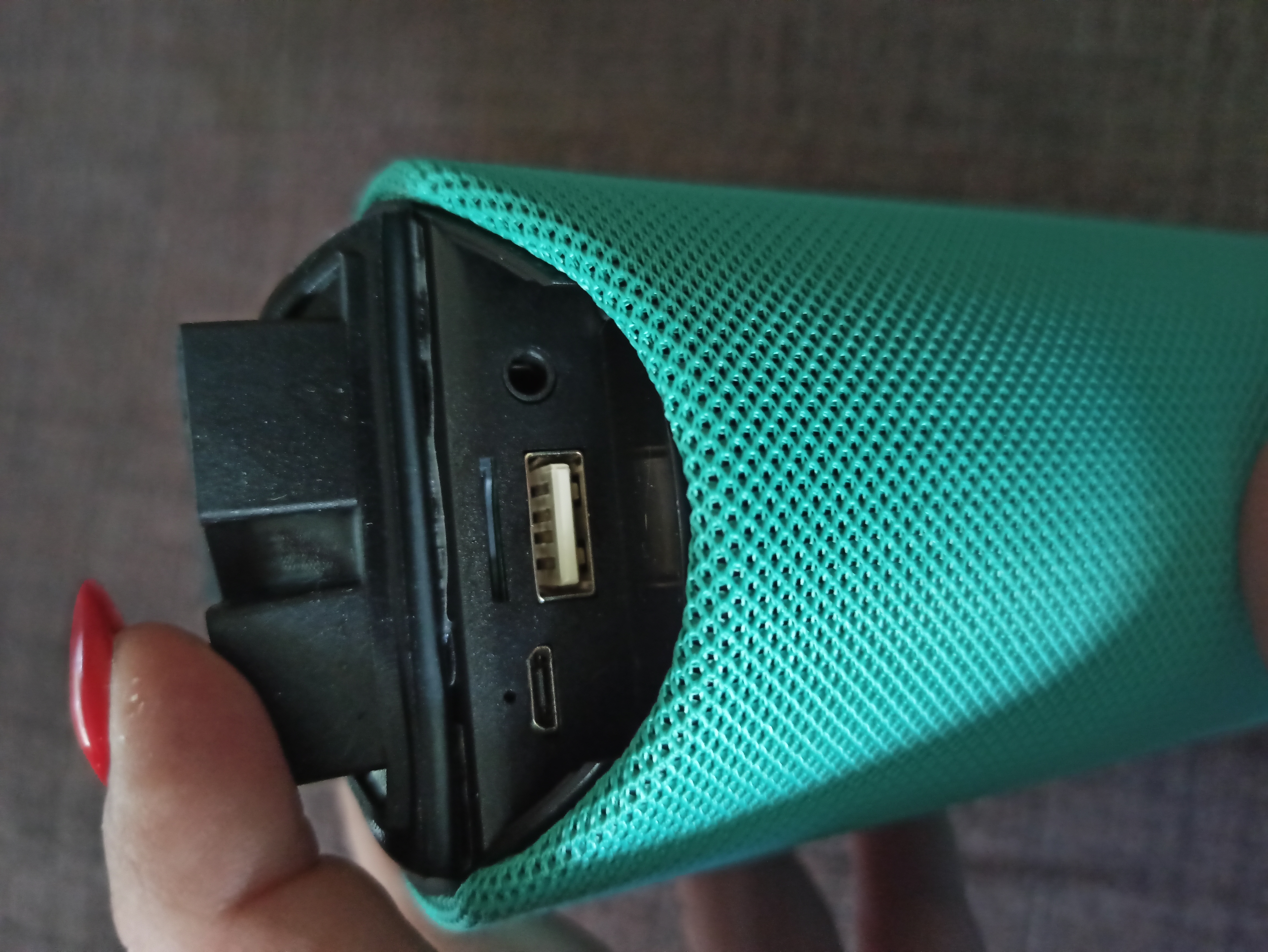 Фотография покупателя товара Портативная колонка Luazon LAB-52, 6 Вт, microSD, AUX, USB, зеленая