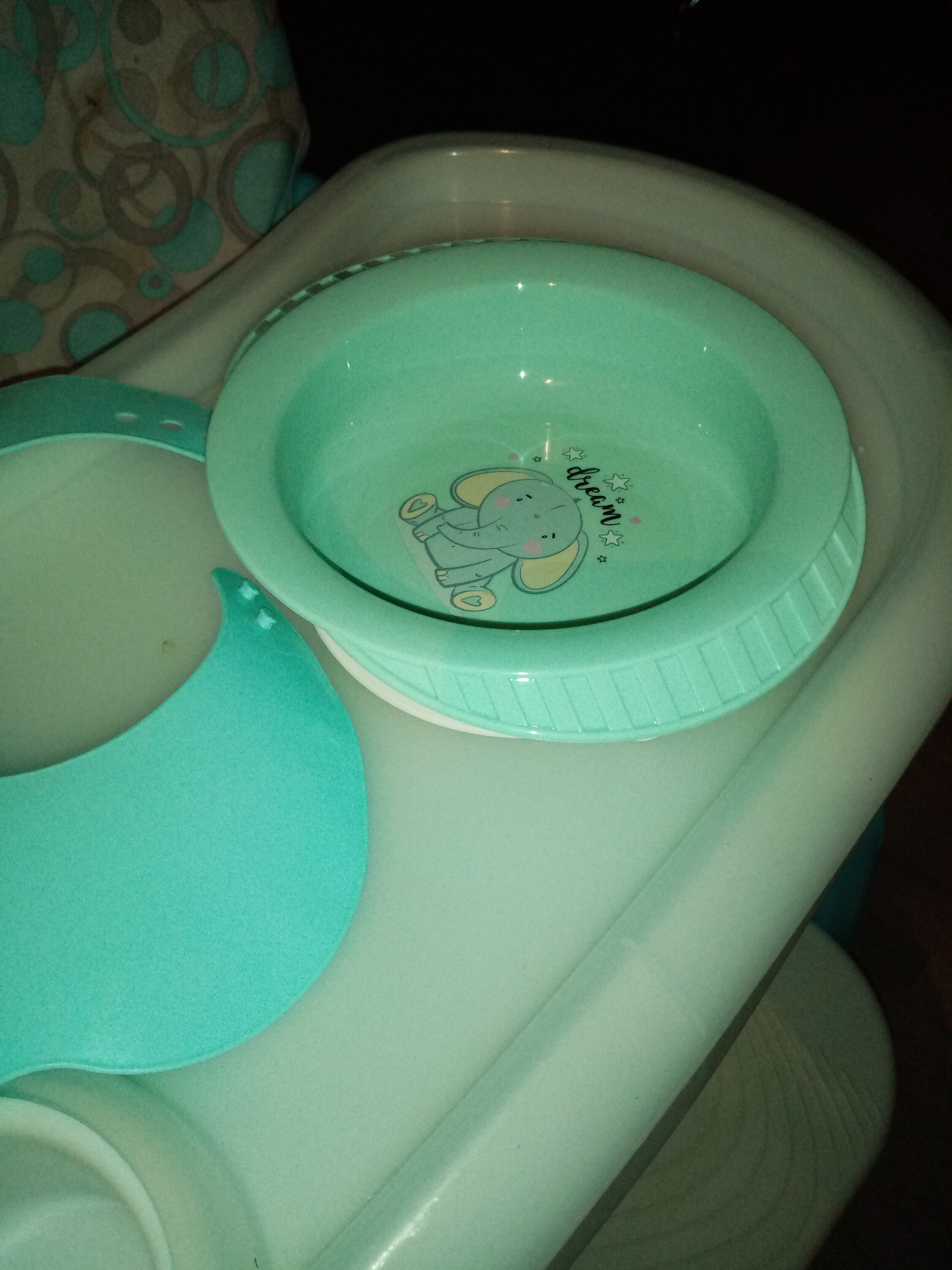 Фотография покупателя товара Набор детской посуды: тарелка на присоске, 500 мл, ложка, 2 шт., вилка, 2 шт., цвета МИКС - Фото 11