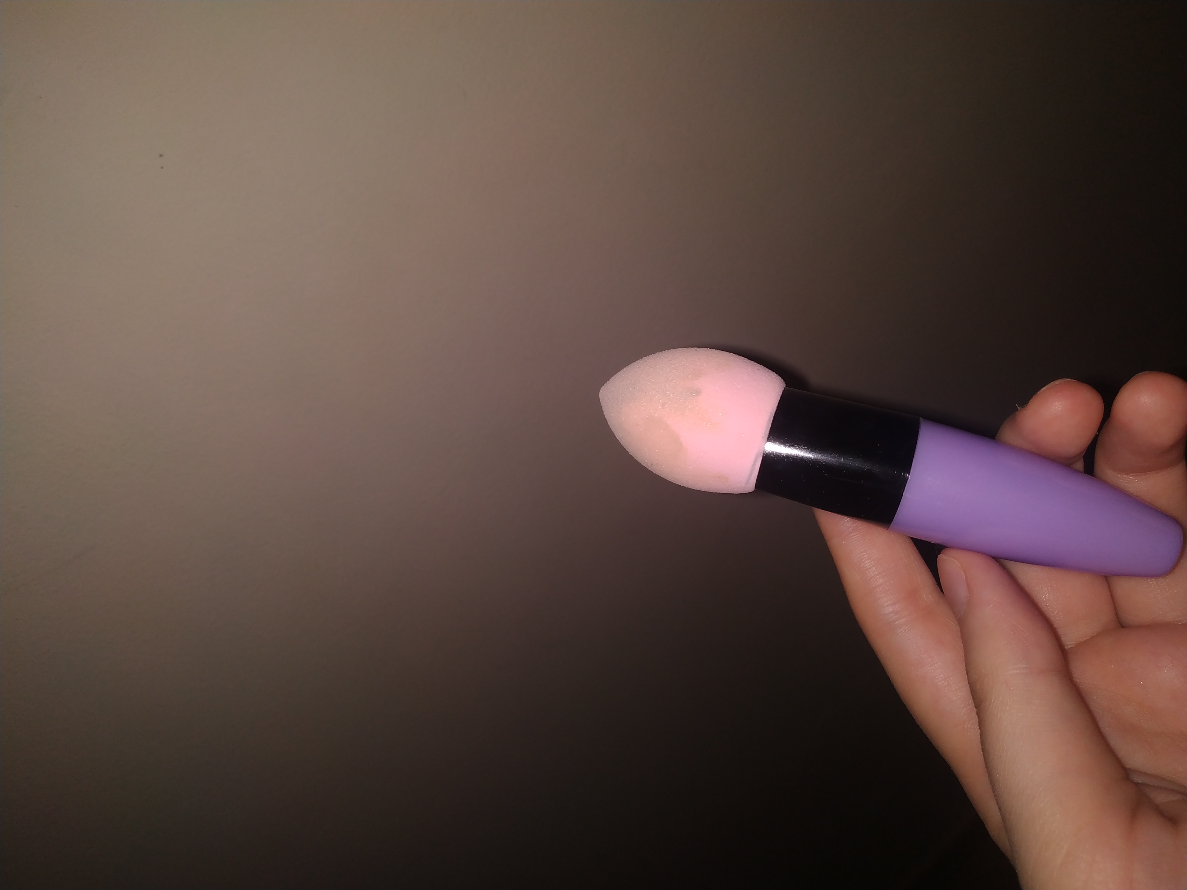 Фотография покупателя товара Спонж для макияжа с ручкой «Капля», 10 × 3 см, цвет МИКС - Фото 2
