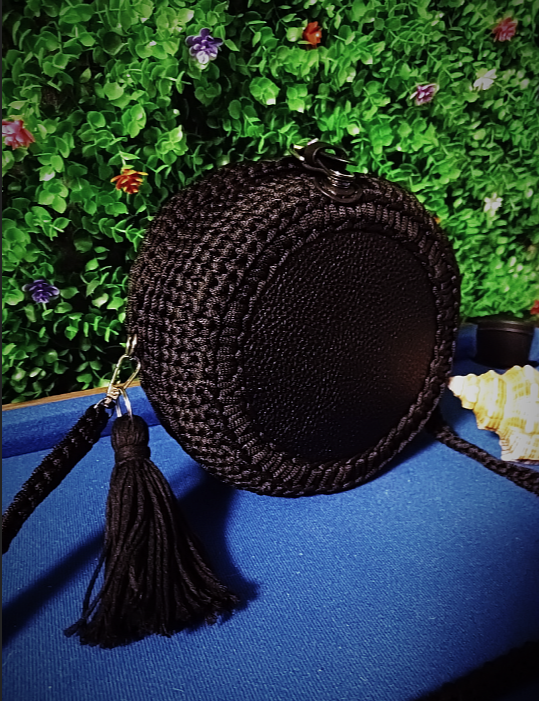 Фотография покупателя товара Донце для сумки, круглое, d = 15 × 0,3 см, цвет чёрный - Фото 1