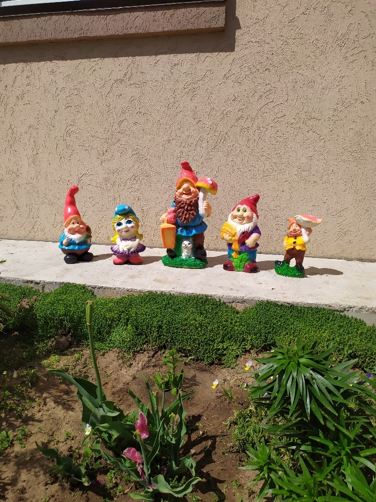 Фотография покупателя товара Садовая фигура "Девочка-гном" 18х16х31см - Фото 2