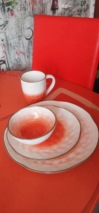 Фотография покупателя товара Набор фарфоровой посуды Доляна «Космос», 16 предметов: 4 тарелки d=21 см, 4 тарелки d=27,5 см, 4 миски d=13 см, 4 кружки 400 мл, цвет оранжевый