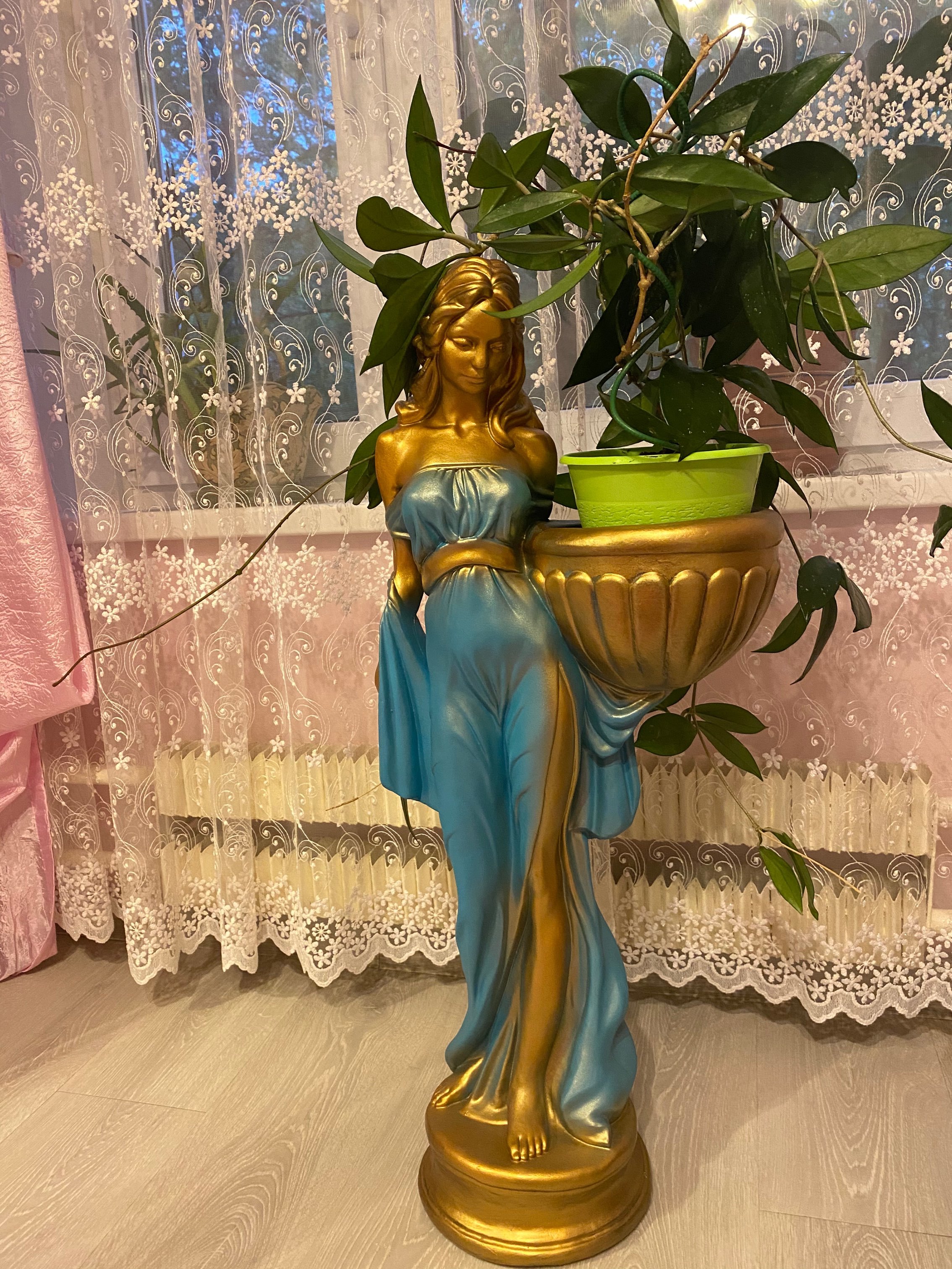 Фотография покупателя товара Фигура с кашпо "Девушка в платье" бронза голубой-зеленый, 1,2 л / 21х84х34см