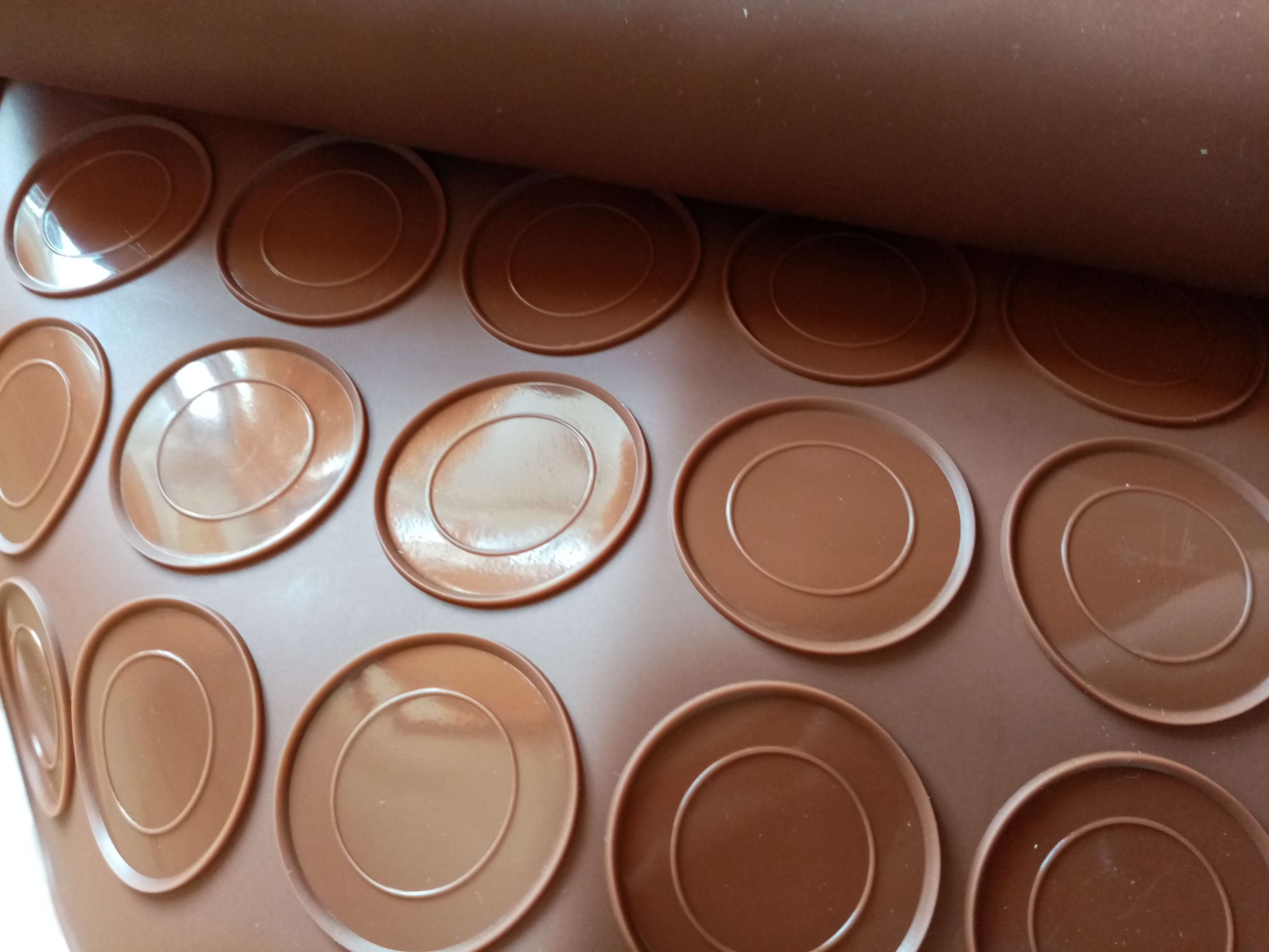 Фотография покупателя товара Коврик силиконовый для макаронс Доляна «Ронд», 37,5×28 см, цвет коричневый