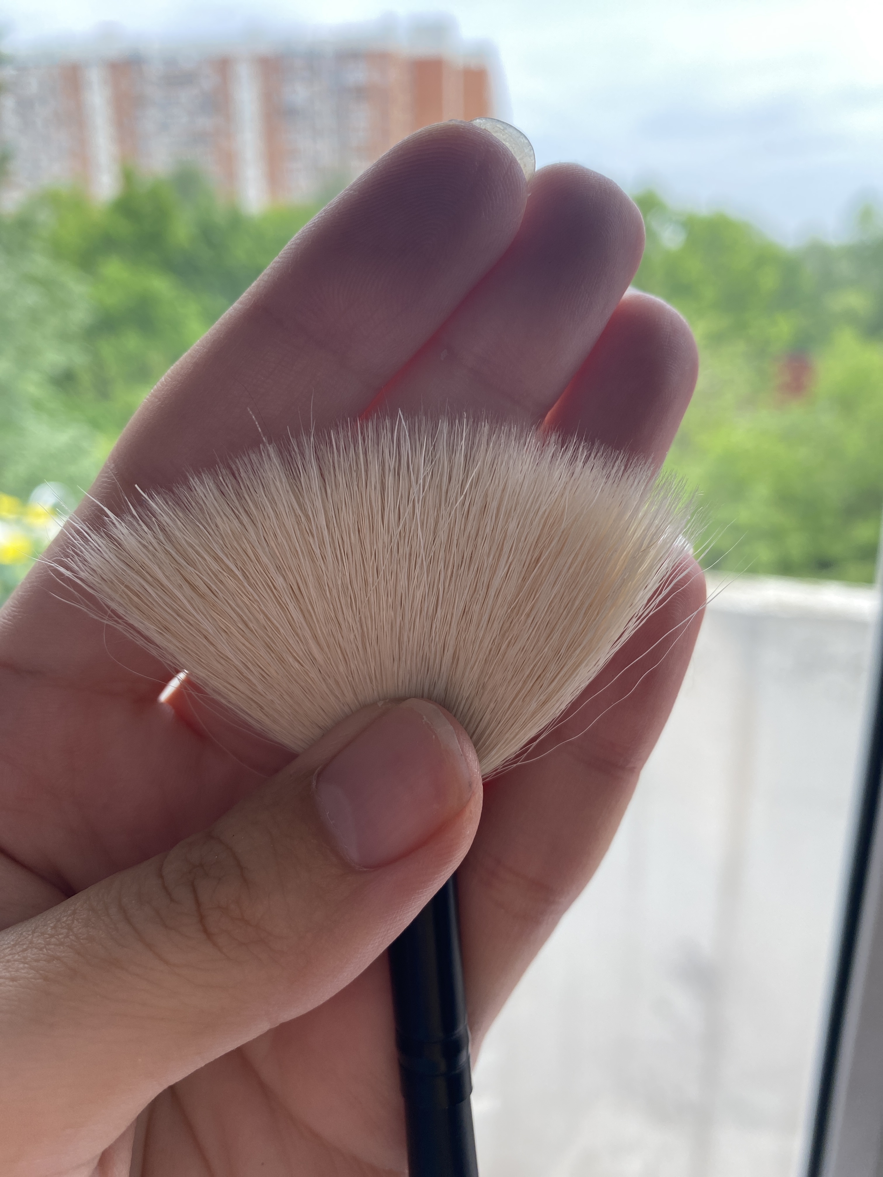 Фотография покупателя товара Кисть для макияжа «Premium Brush», веерная, в чехле, 20 см, цвет чёрный - Фото 1