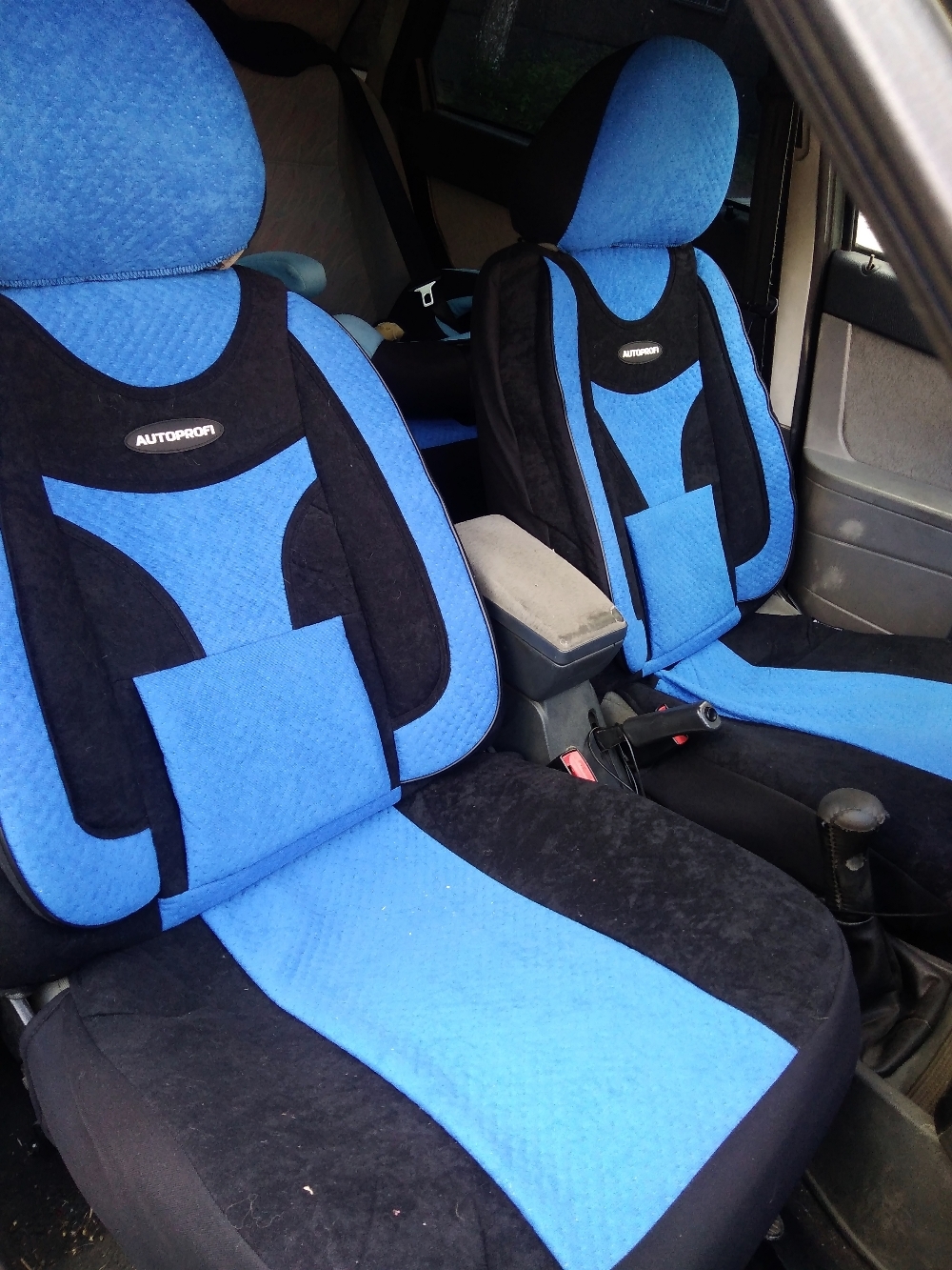 Фотография покупателя товара Авточехлы универcальные AUTOPROFI EXTRA COMFORT, ECO-1105 BK/RD (M), формованный велюр, набор из 11 предметов, цвет чёрный/красный - Фото 2