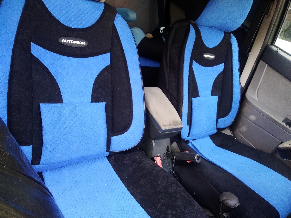 Фотография покупателя товара Авточехлы универcальные AUTOPROFI EXTRA COMFORT, ECO-1105 BK/RD (M), формованный велюр, набор из 11 предметов, цвет чёрный/красный - Фото 1