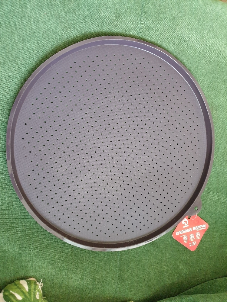 Фотография покупателя товара Коврик перфорированный круглый Доляна, силикон, d=35 см, цвет чёрный - Фото 2