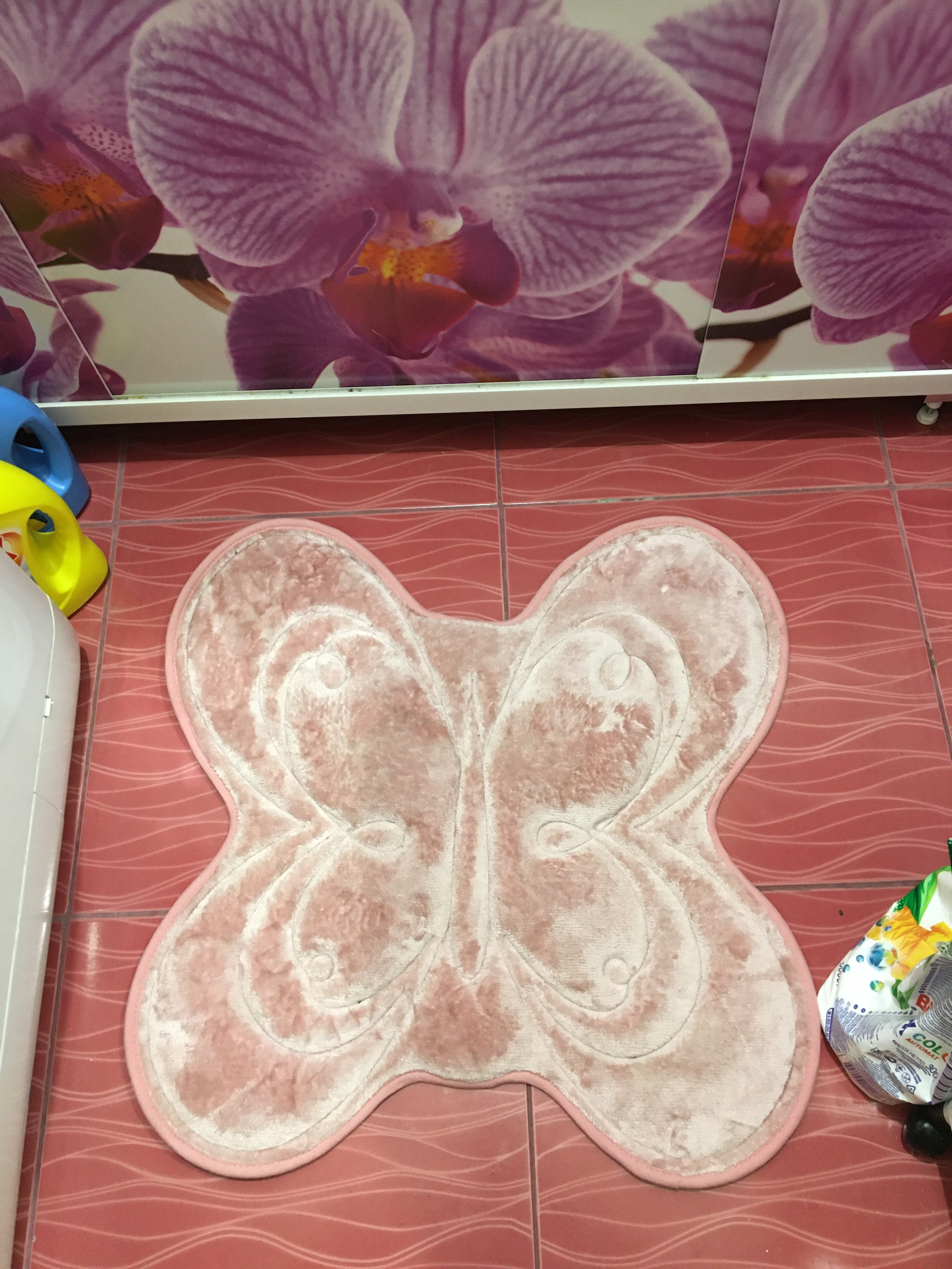 Фотография покупателя товара Коврик для ванной «Бабочка», 50×60 см, цвет МИКС - Фото 1