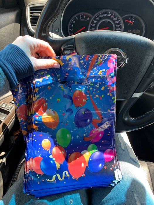 Фотография покупателя товара Пакет "Праздничные шары", полиэтиленовый, с вырубной ручкой, 20 х 30 см, 30 мкм - Фото 3