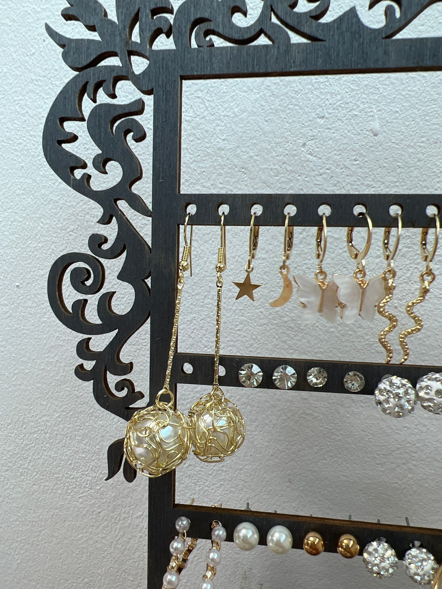 Фотография покупателя товара Серьги висячие «Шар плетёный», цвет белый в золоте, 6,5 см - Фото 6