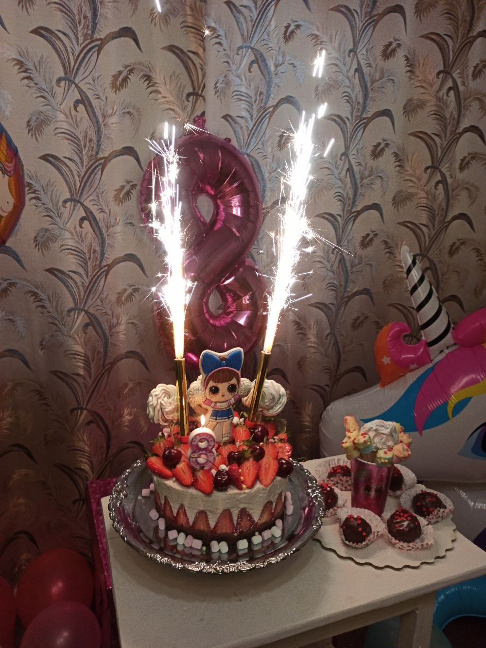 Фотография покупателя товара Свеча в торт цифра Дисней 5 " С Днем Рождения", Принцессы - Фото 2