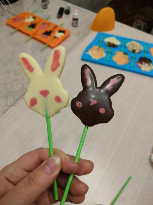 Фотография покупателя товара Форма для леденцов Доляна «Заяц», силикон, 13×7.5×0.7 см, 3 ячейки, прозрачный - Фото 7