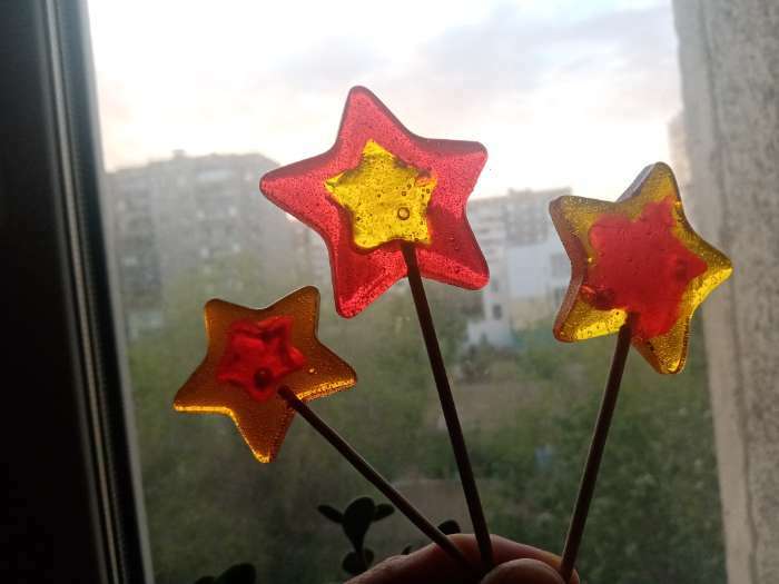 Фотография покупателя товара Форма для леденцов новогодняя Доляна «Звёзды», силикон, 15.5×13.5×0.7 см, 6 ячеек, прозрачная - Фото 9