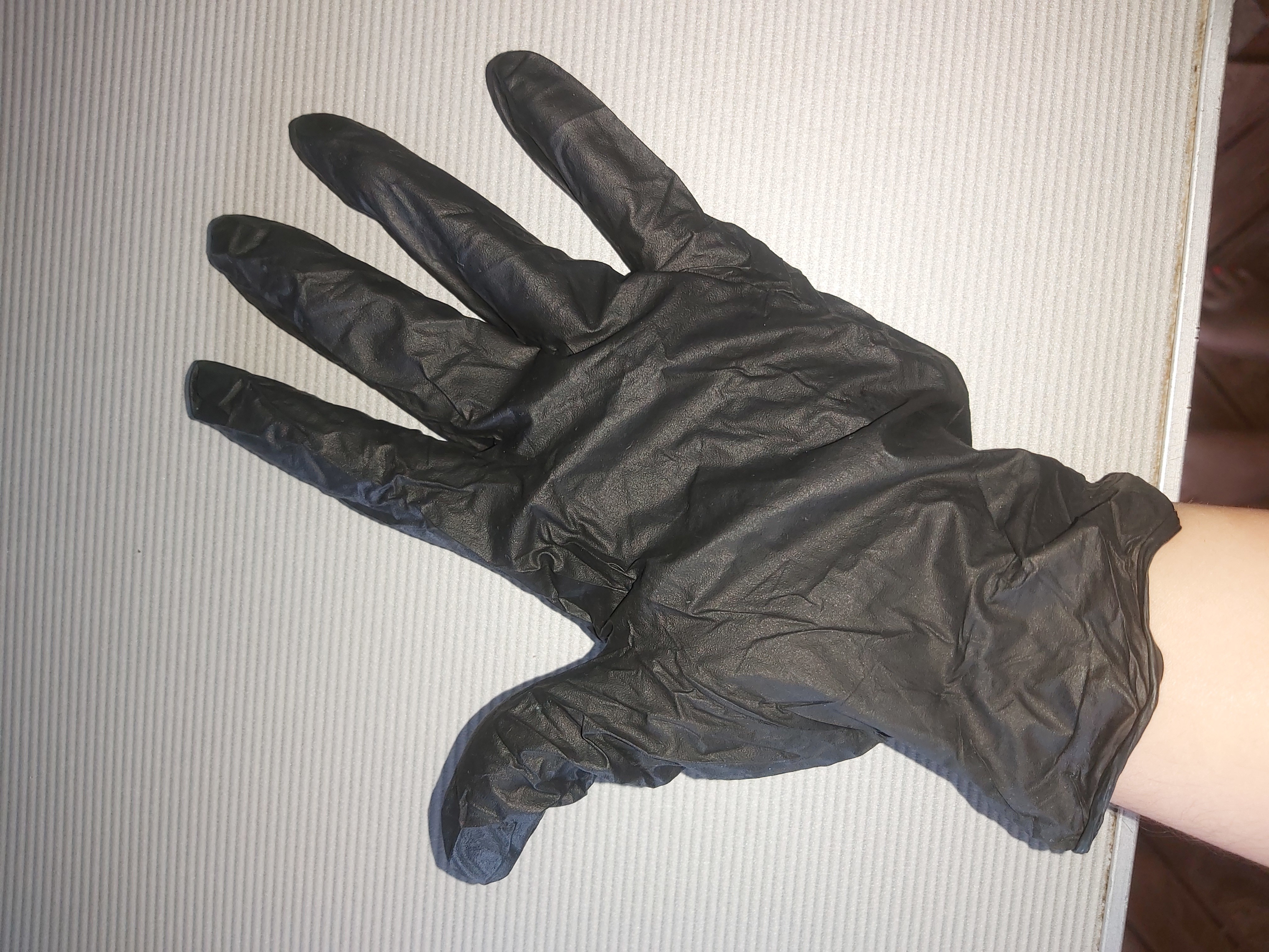 Фотография покупателя товара Набор перчаток хозяйственных Доляна, нитрил, размер S, 10 шт/уп, цвет чёрный - Фото 5