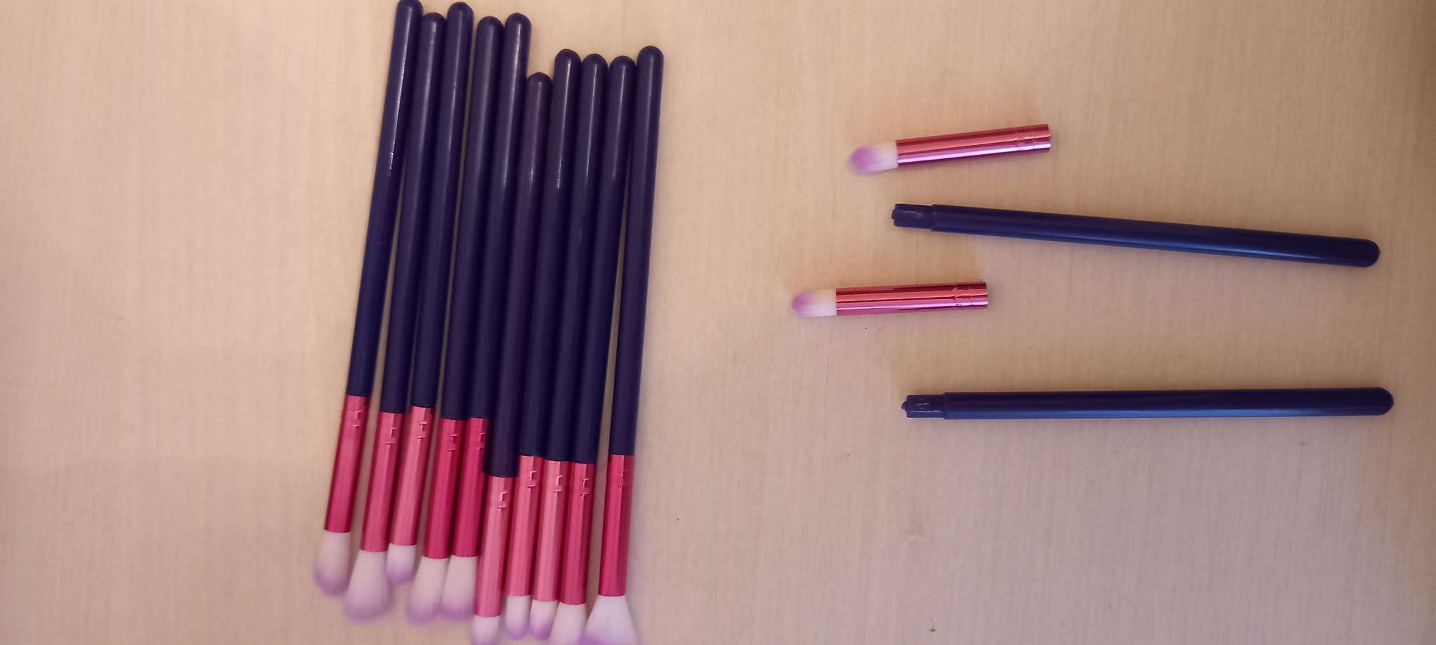 Фотография покупателя товара Кисть для макияжа «PENCIL», 16,5 см, цвет фиолетовый/розовый - Фото 1