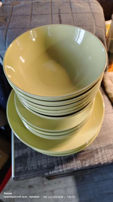 Фотография покупателя товара Набор тарелок керамических Доляна «Пастель», 18 предметов: 6 тарелок d=19 см, 6 тарелок d=27 см, 6 мисок d=19 см, цвет розовый - Фото 1