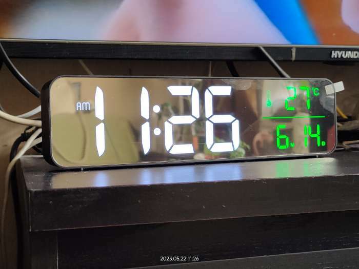 Фотография покупателя товара Часы электронные настольные: будильник, календарь, термометр, с подвесом, 3.5 х 7 х 26.5 см - Фото 1